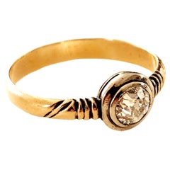 Antiker russischer Solitair-Ring aus Gold mit Diamanten im alten Minenschliff