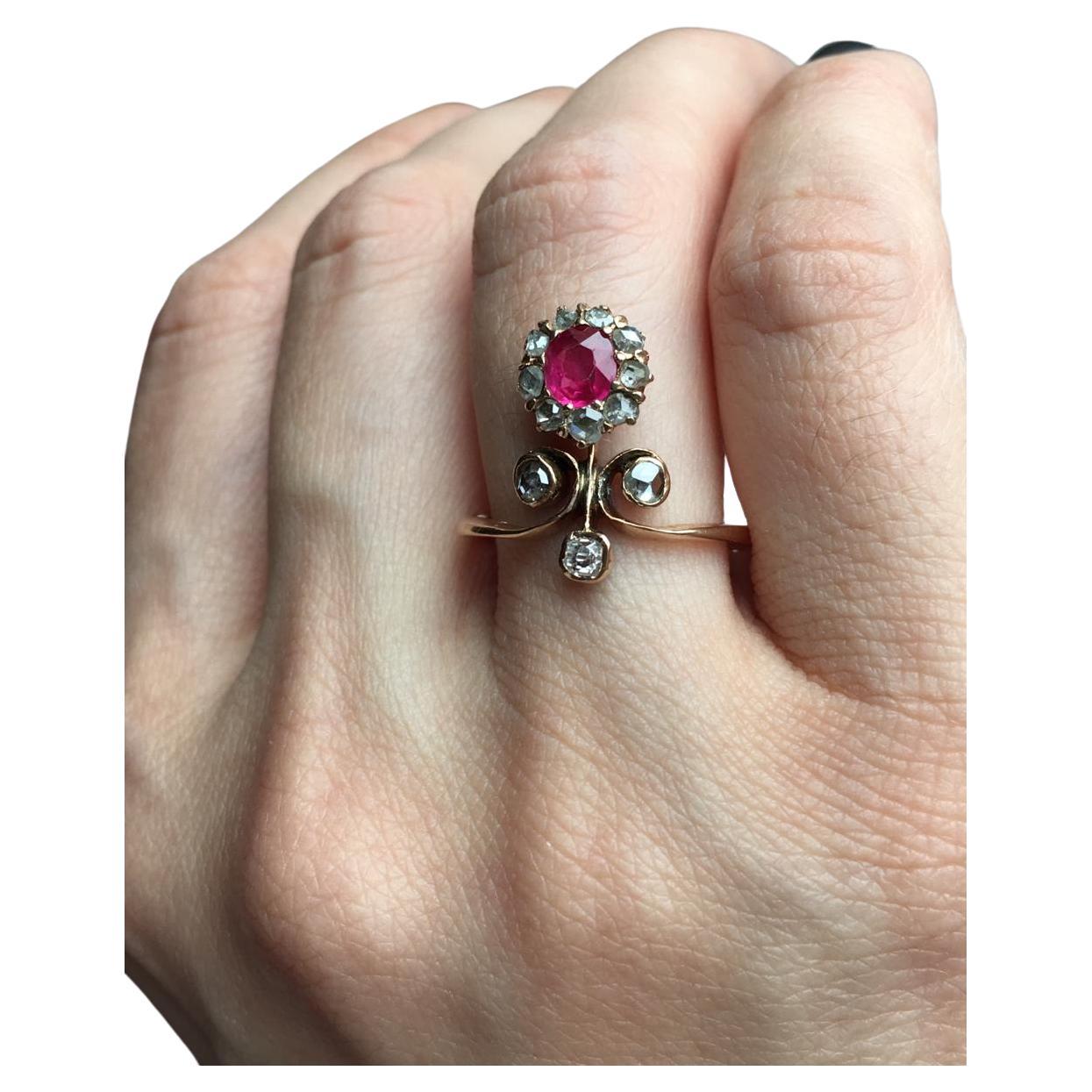 Antique Ruby And Rose Cut Diamond Gold Ring In Good Condition For Sale In Cairo, EG