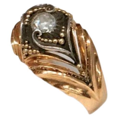 Antiker Solitair-Ring aus Gold mit Diamanten im alten Minenschliff