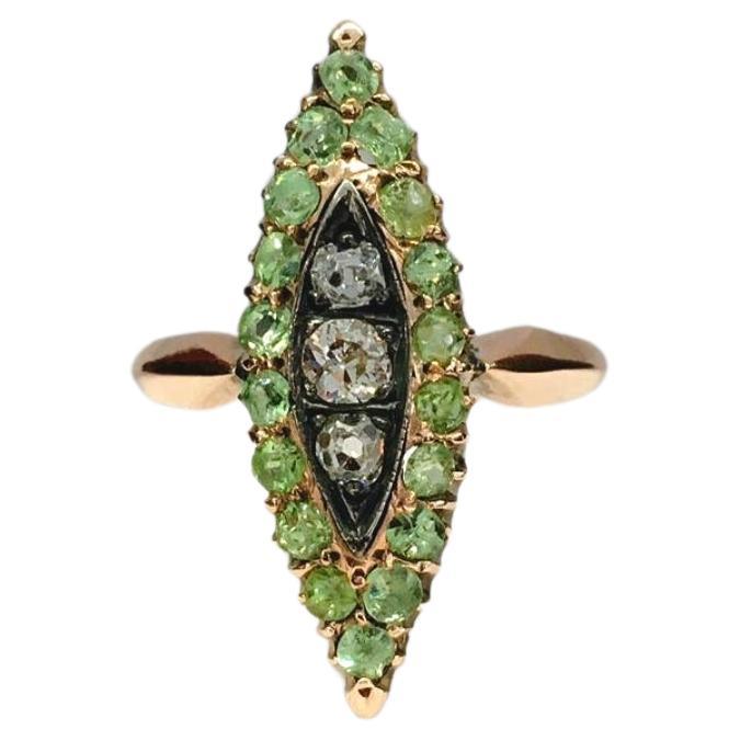 Antiker Goldring mit Demantoid und Diamant im alten Minenschliff im Angebot