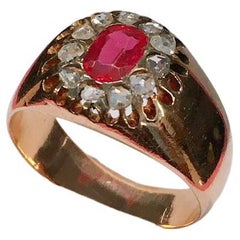 Anello antico in oro russo con rubino e diamanti taglio rosa