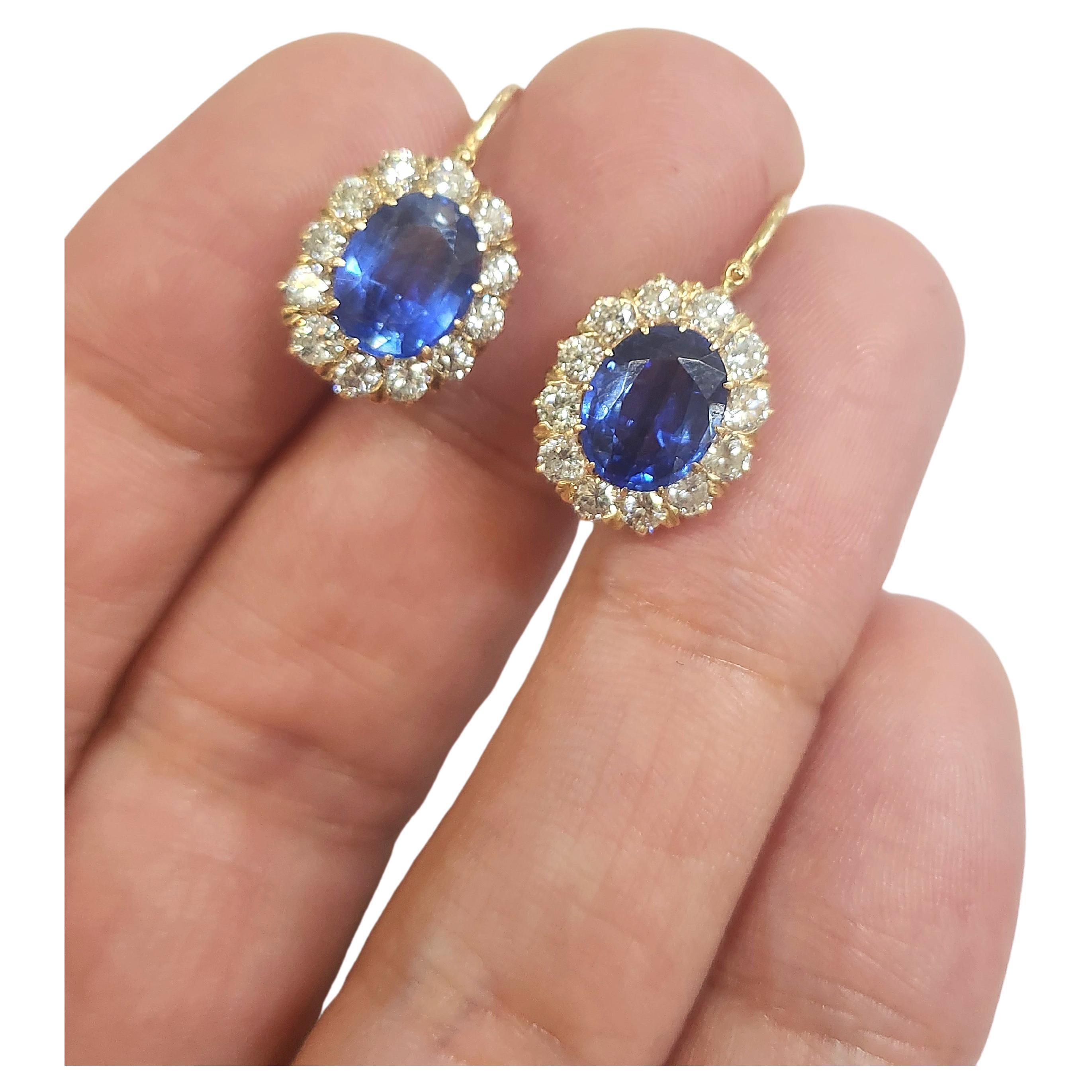 Kyanite vilvet blue color stone with an estimate weight of 1.60 ct each diameter 9×7mm flanked with old mine cut diamonds estimate weight 1.60 carats H white color excellent spark with total 14k gold weight of 4.40 grams and earring lenght 2.40 cm