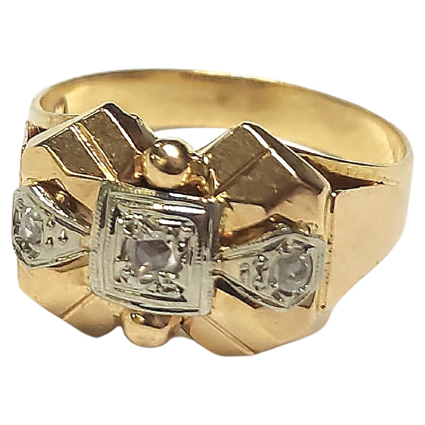 Bague Art déco en or jaune 18 carats ornée de diamants taillés en rose. Le hall est marqué à l'intérieur de l'anneau et date de l'Europe des années 1925/1930.