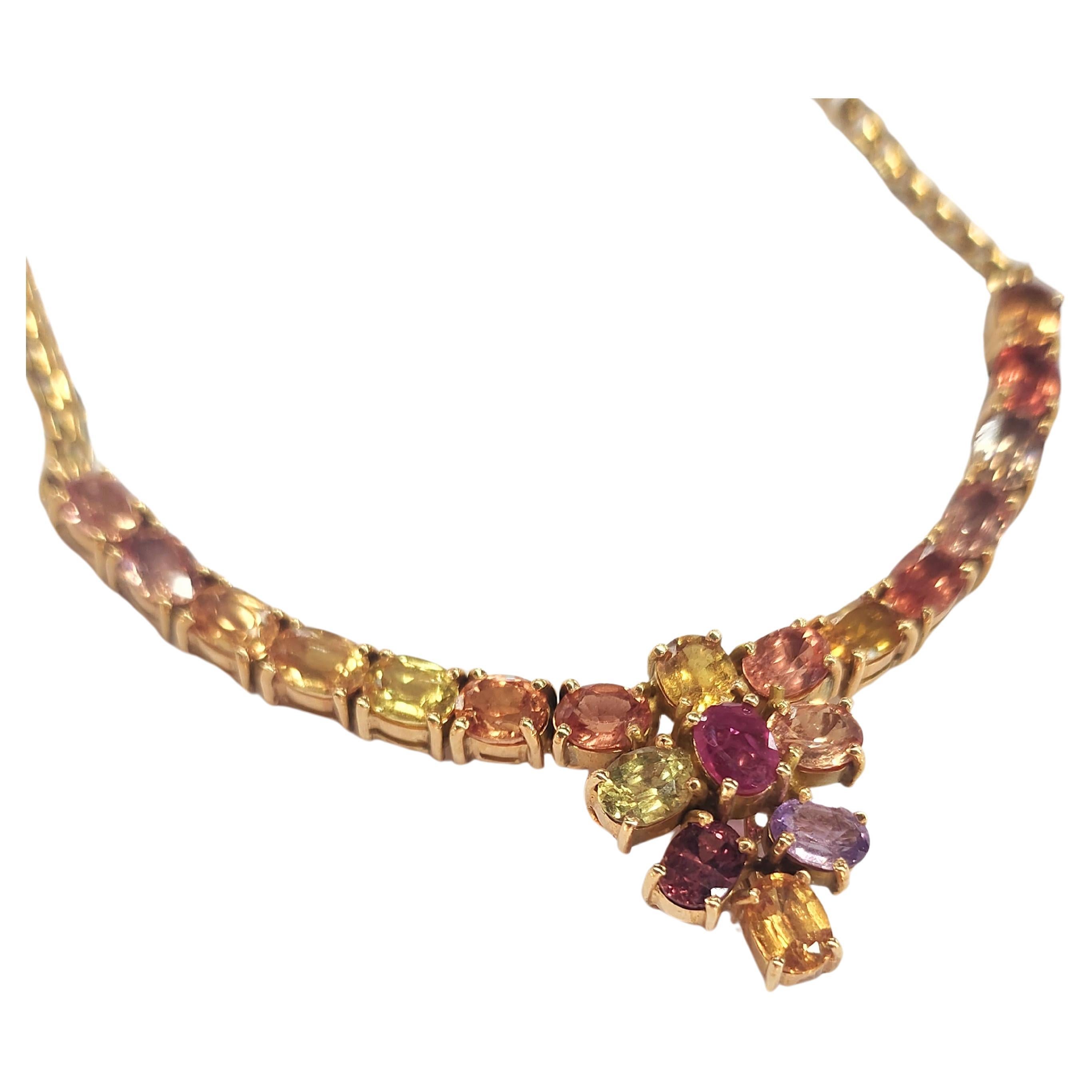 Donna Collana in oro con rubini e pietre citrine in vendita