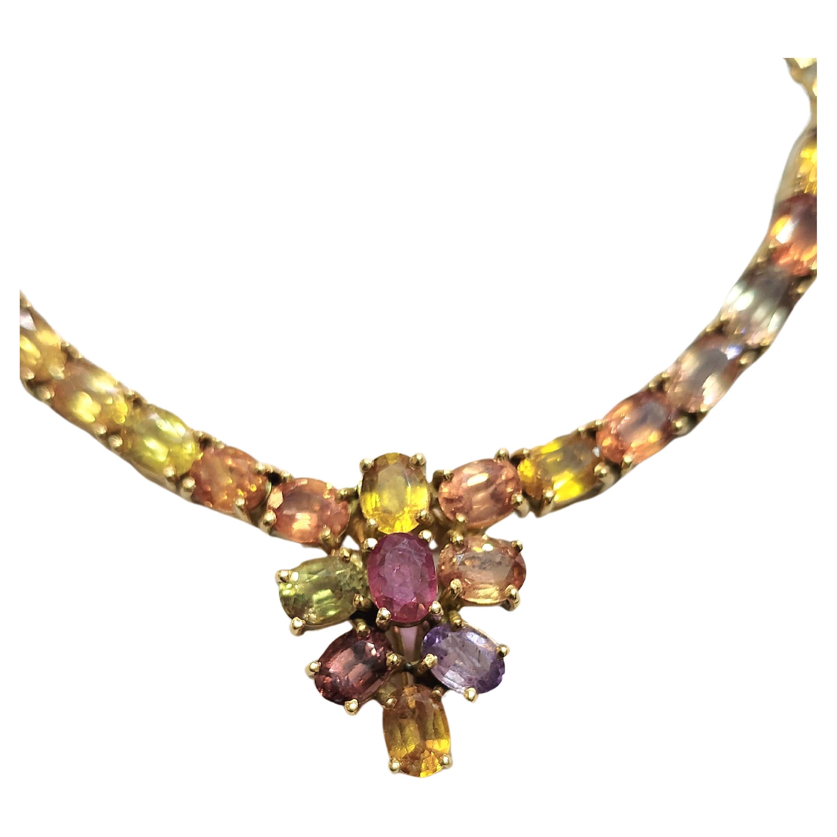 Collier en or orné de rubis et de citrines