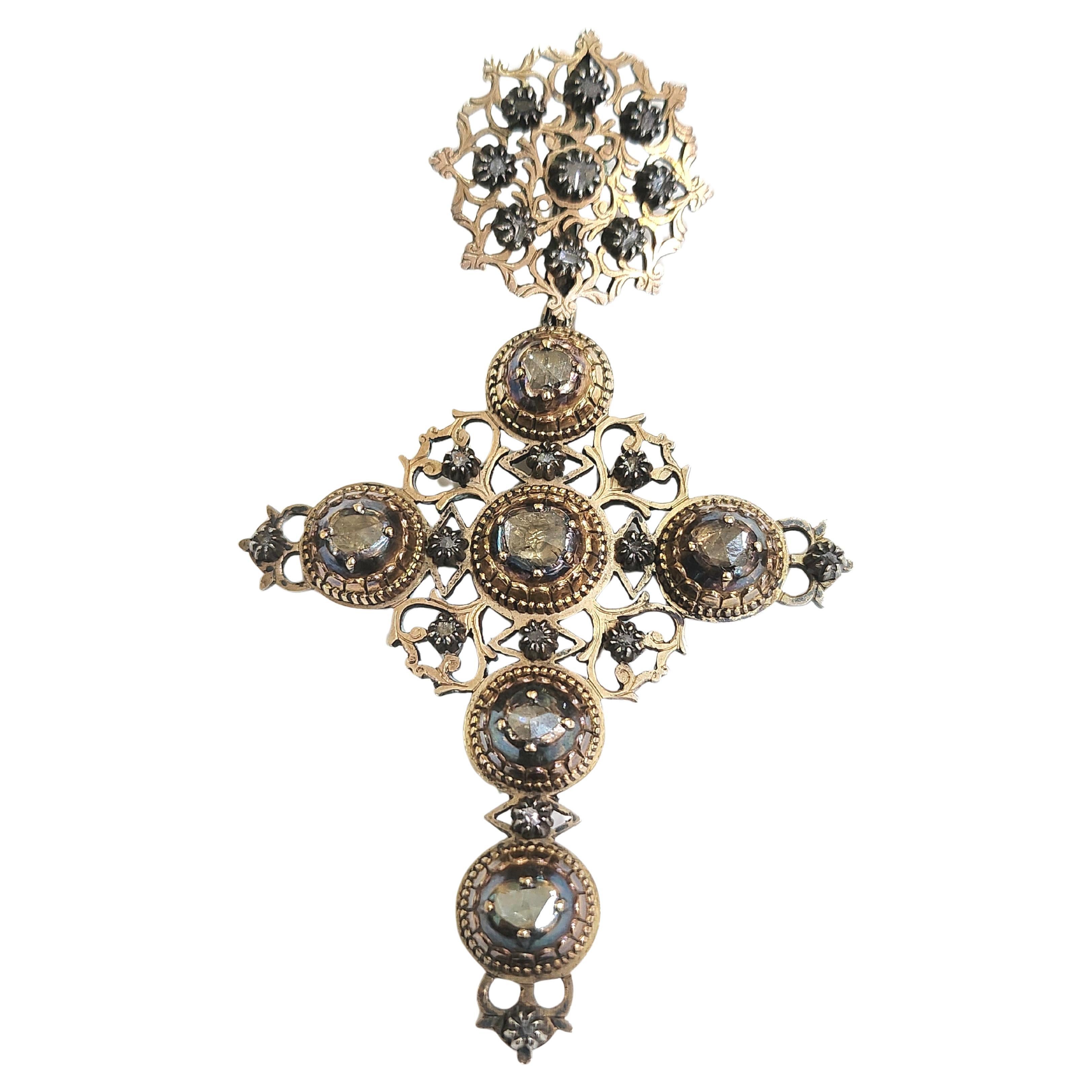 Colgante de cruz de diamantes talla rosa del siglo XVIII