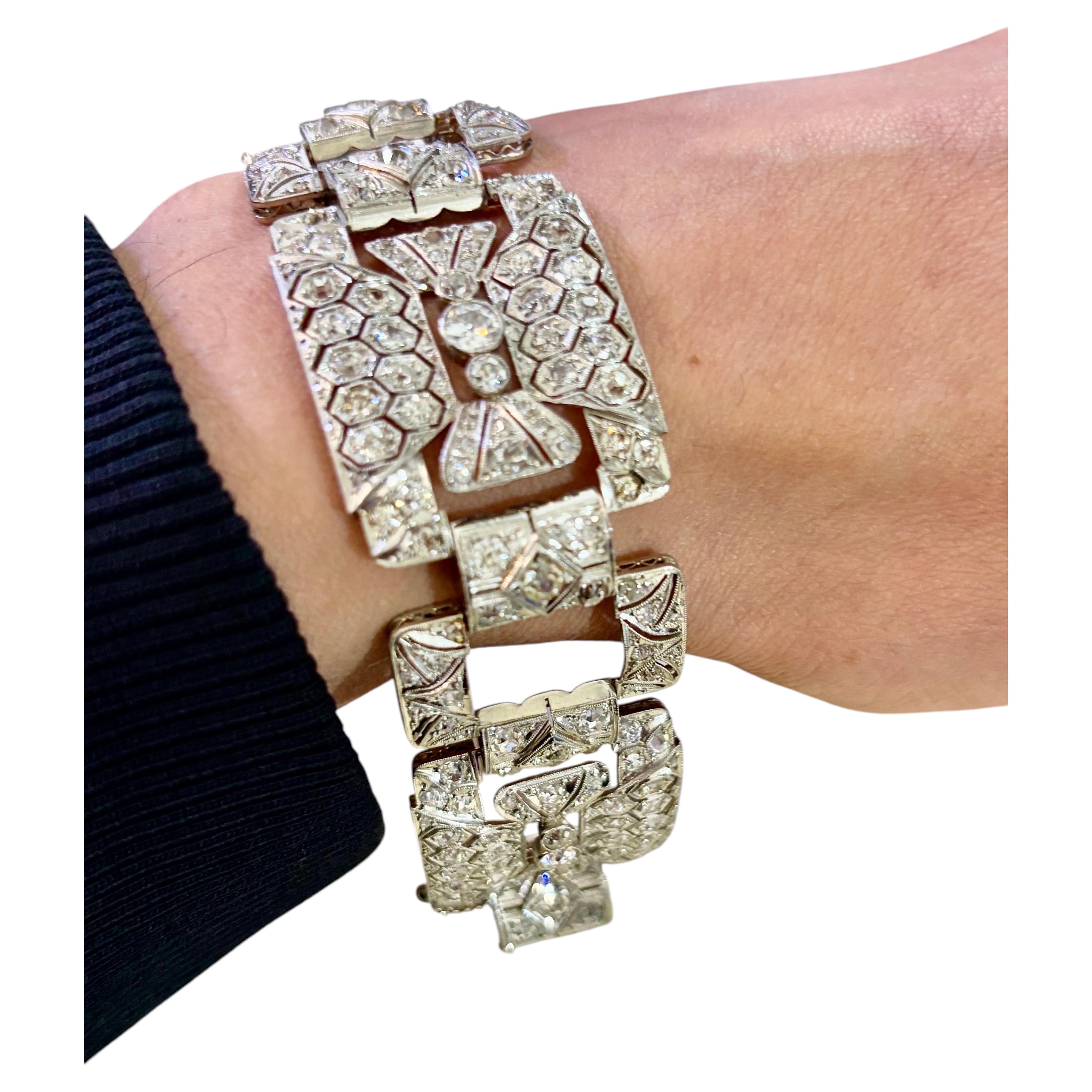 Art Deco 11 Carat Old Mine Cut Diamond Cluster Platinum Bracelet For Sale