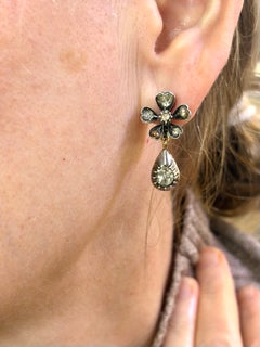 Pendientes colgantes victorianos con un diamante de 1,5 ct de talla rosa, de oro de 18 k, de alrededor de 1859