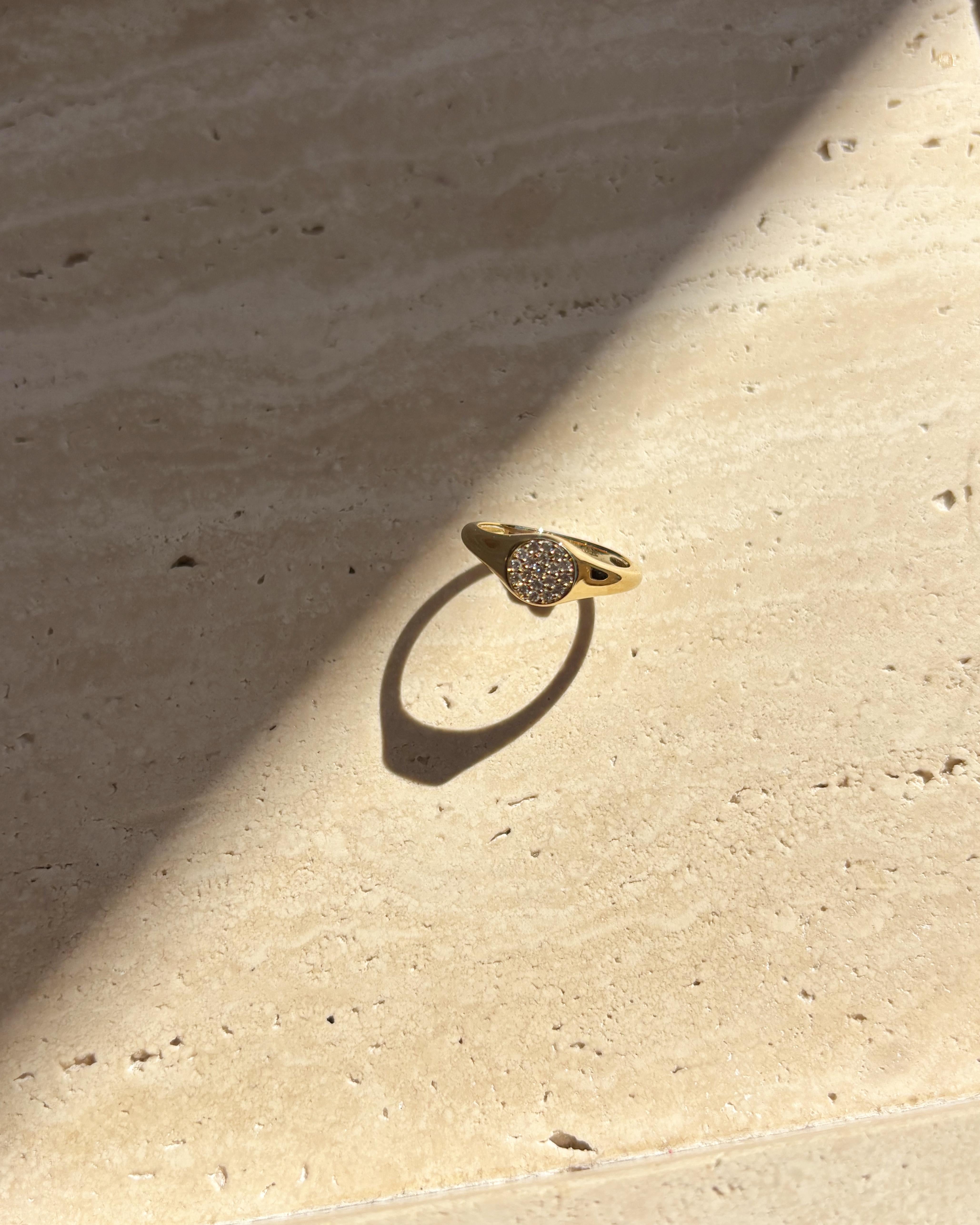 Im Angebot: Siegelring mit Diamanten, 18 Karat Gold () 7