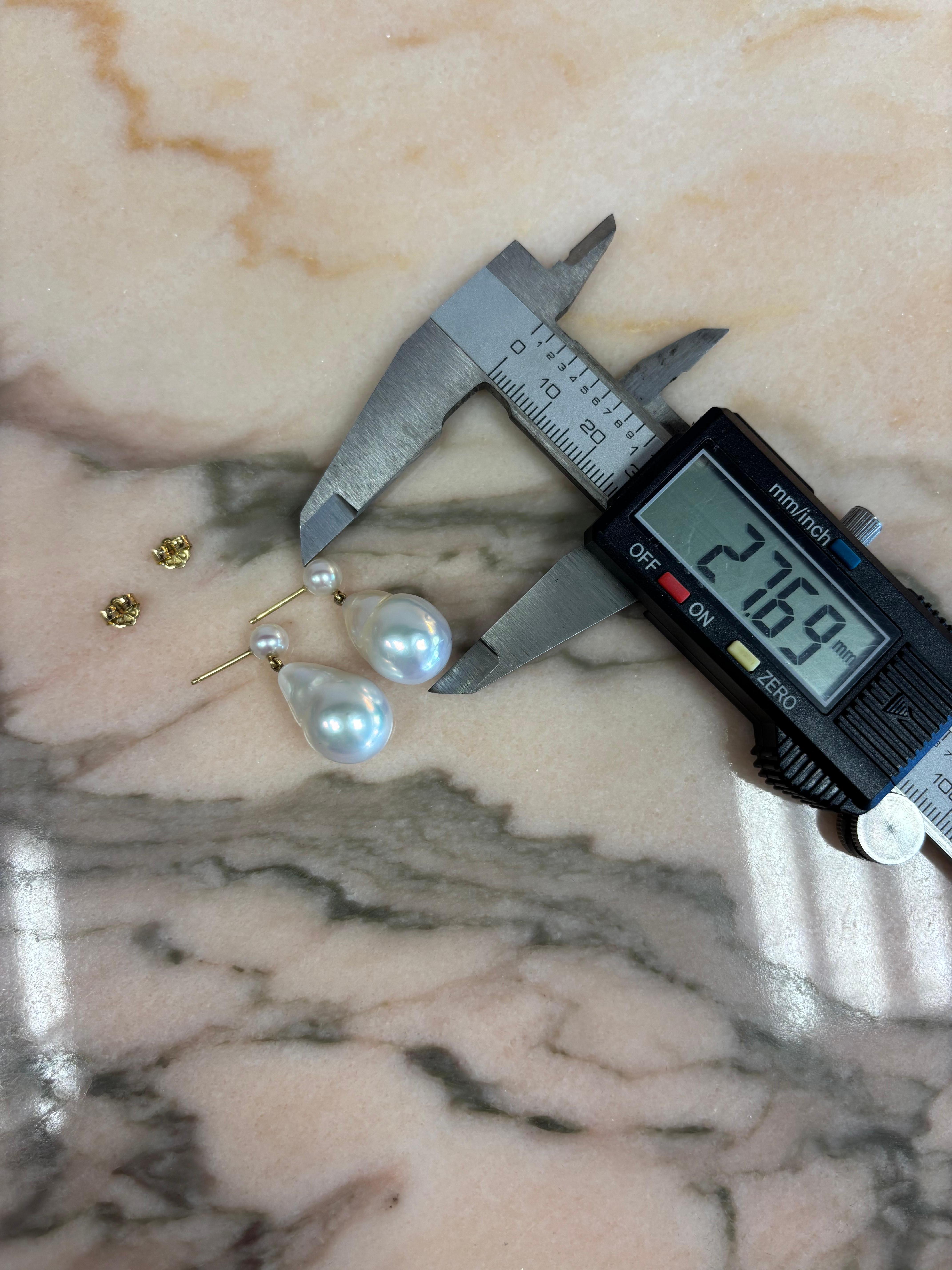 Orecchini con perle barocche a doppia goccia, oro 18 carati in vendita 1