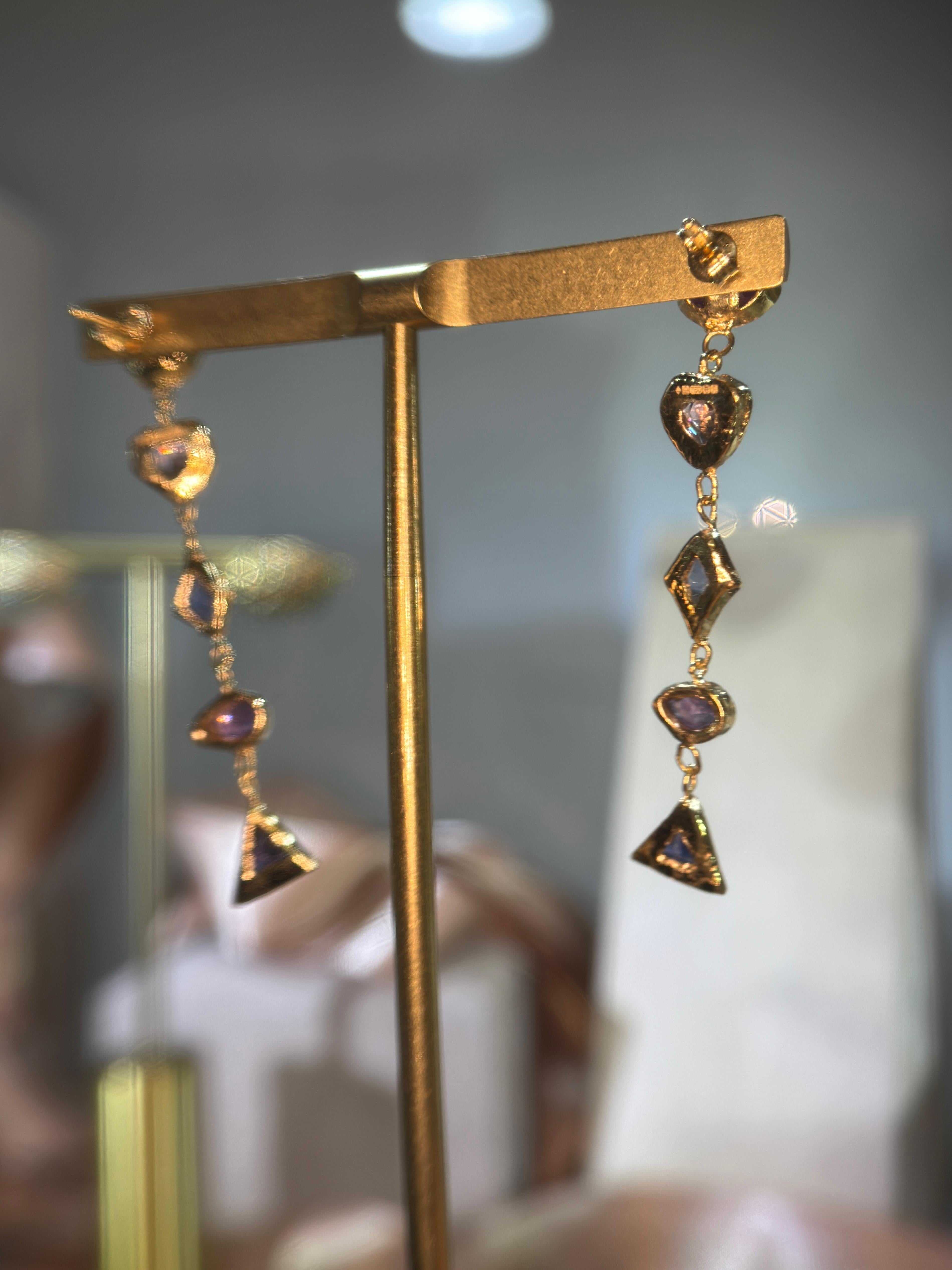 Orecchini a losanga con zaffiri geometrici e tormalina Leto Lama in oro 18 carati in vendita 3