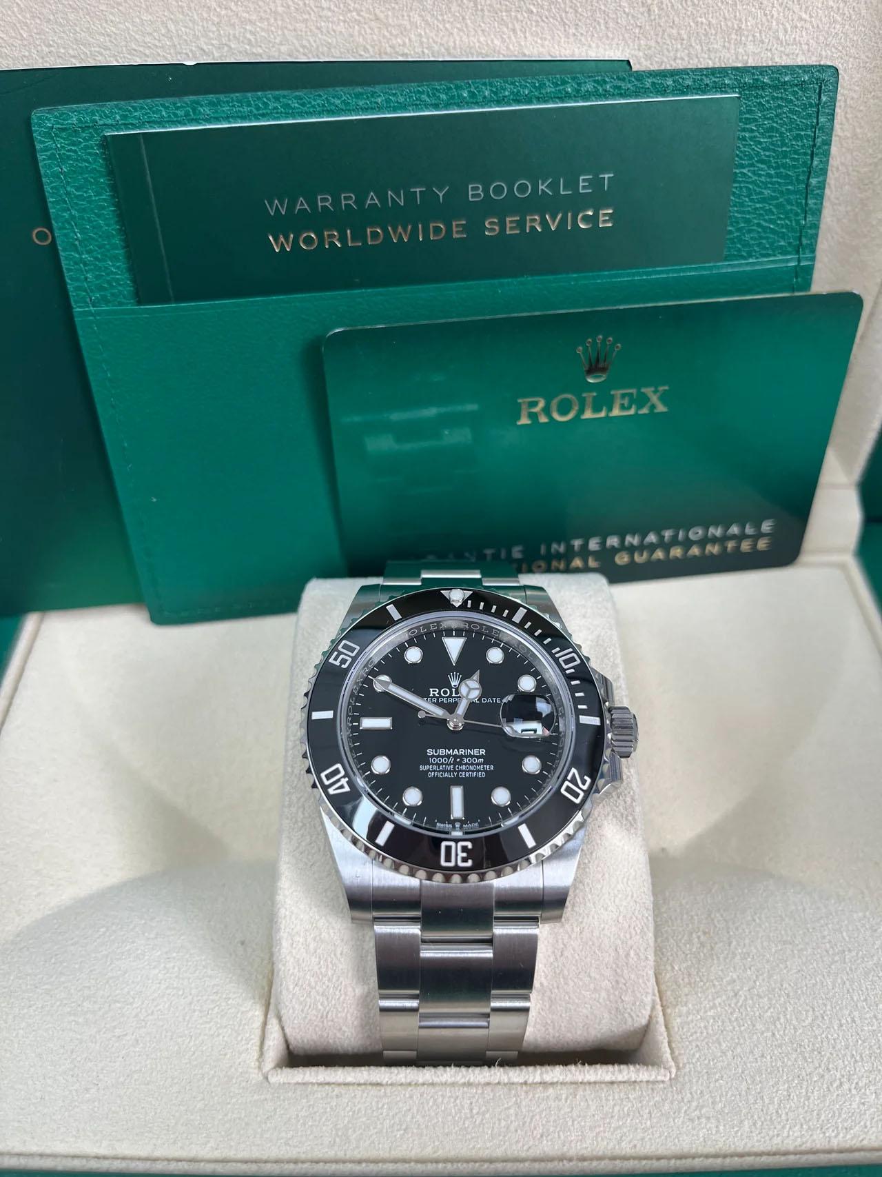 Rolex Submariner 41 mm - Orologio con data in acciaio inossidabile - Quadrante nero (Ref# 126610LN) in vendita 7
