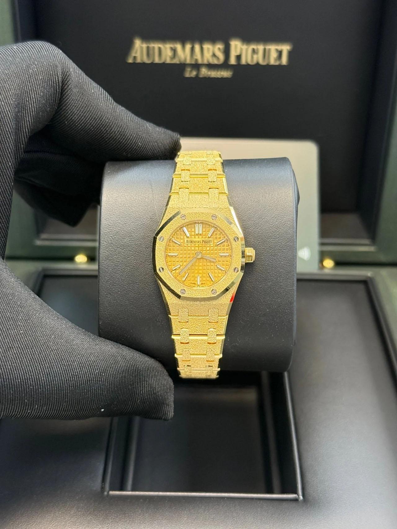 Empire Audemars Piguet Royal Oak Mini Quartz or jaune givré 67630BA.GG.1312BA.01 en vente