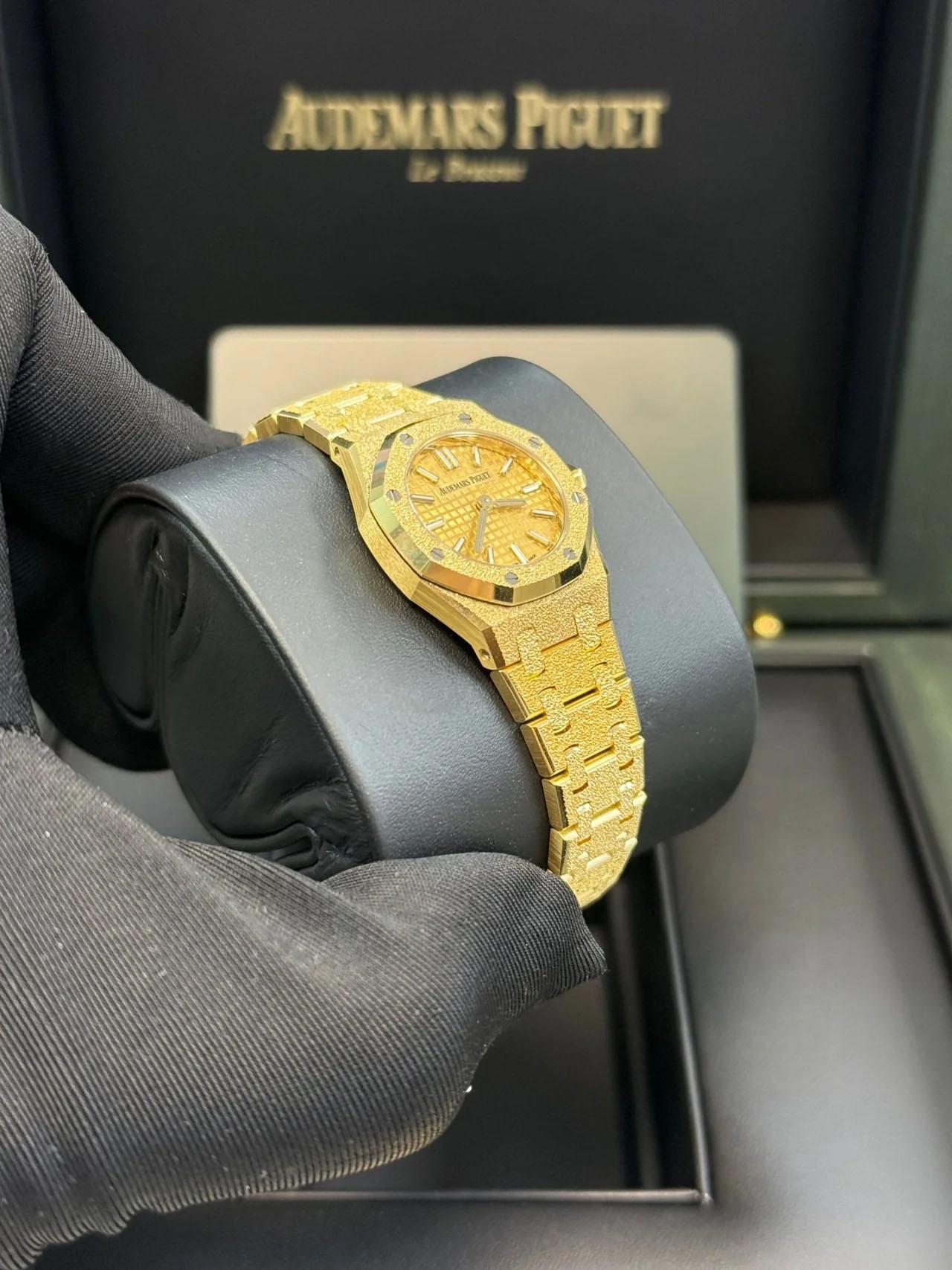 Audemars Piguet Royal Oak Mini Quartz or jaune givré 67630BA.GG.1312BA.01 Neuf - En vente à New York, NY
