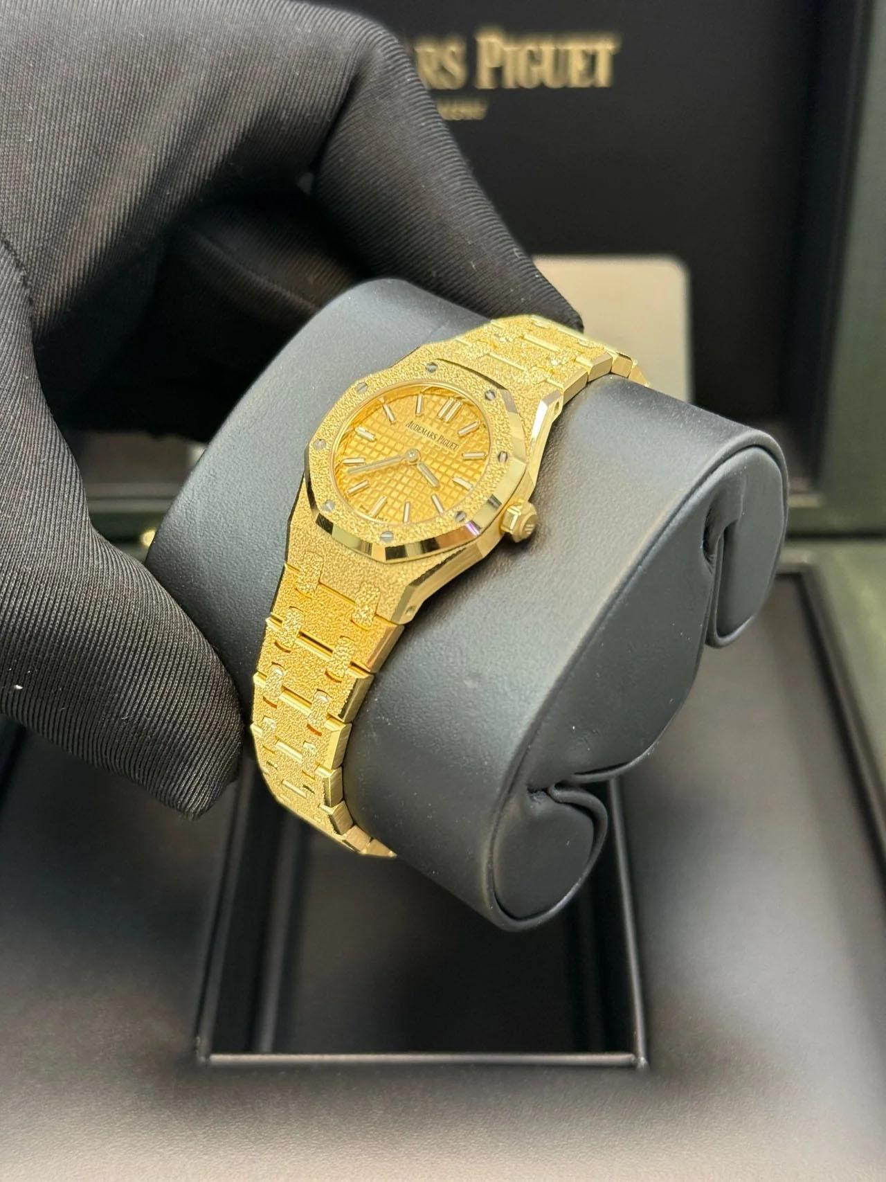 Audemars Piguet Royal Oak Mini Quartz or jaune givré 67630BA.GG.1312BA.01 Pour hommes en vente