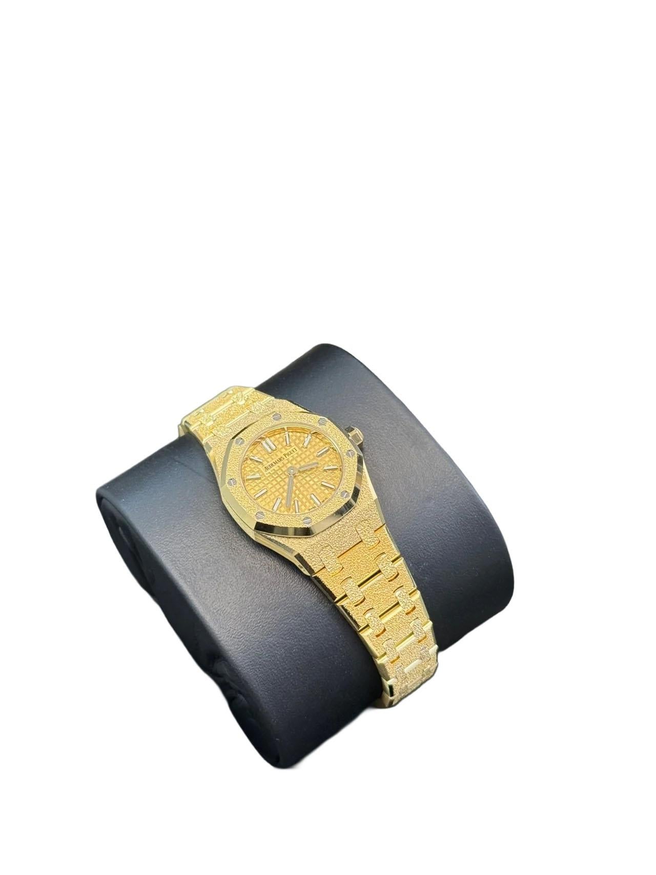 Audemars Piguet Royal Oak Mini Quartz or jaune givré 67630BA.GG.1312BA.01 en vente 3