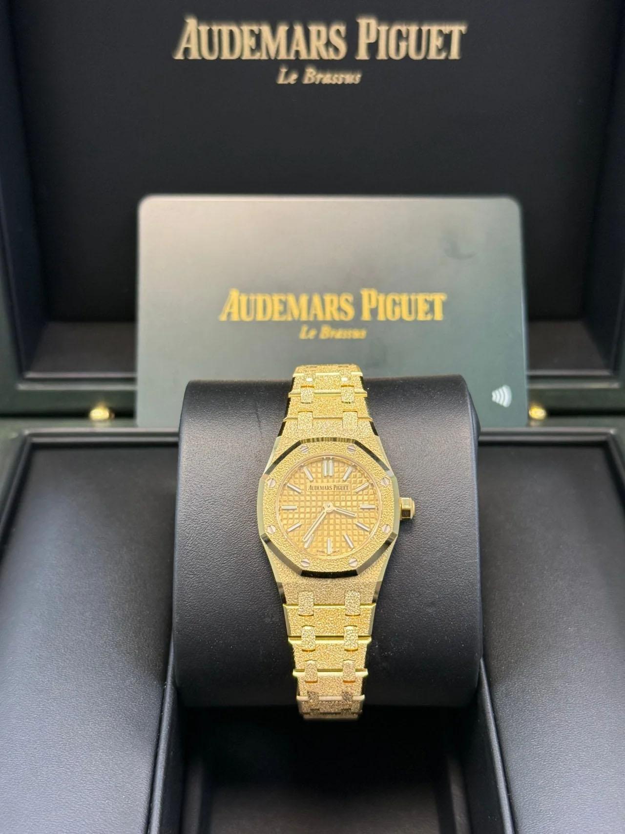 Audemars Piguet Royal Oak Mini Quartz or jaune givré 67630BA.GG.1312BA.01 en vente 8