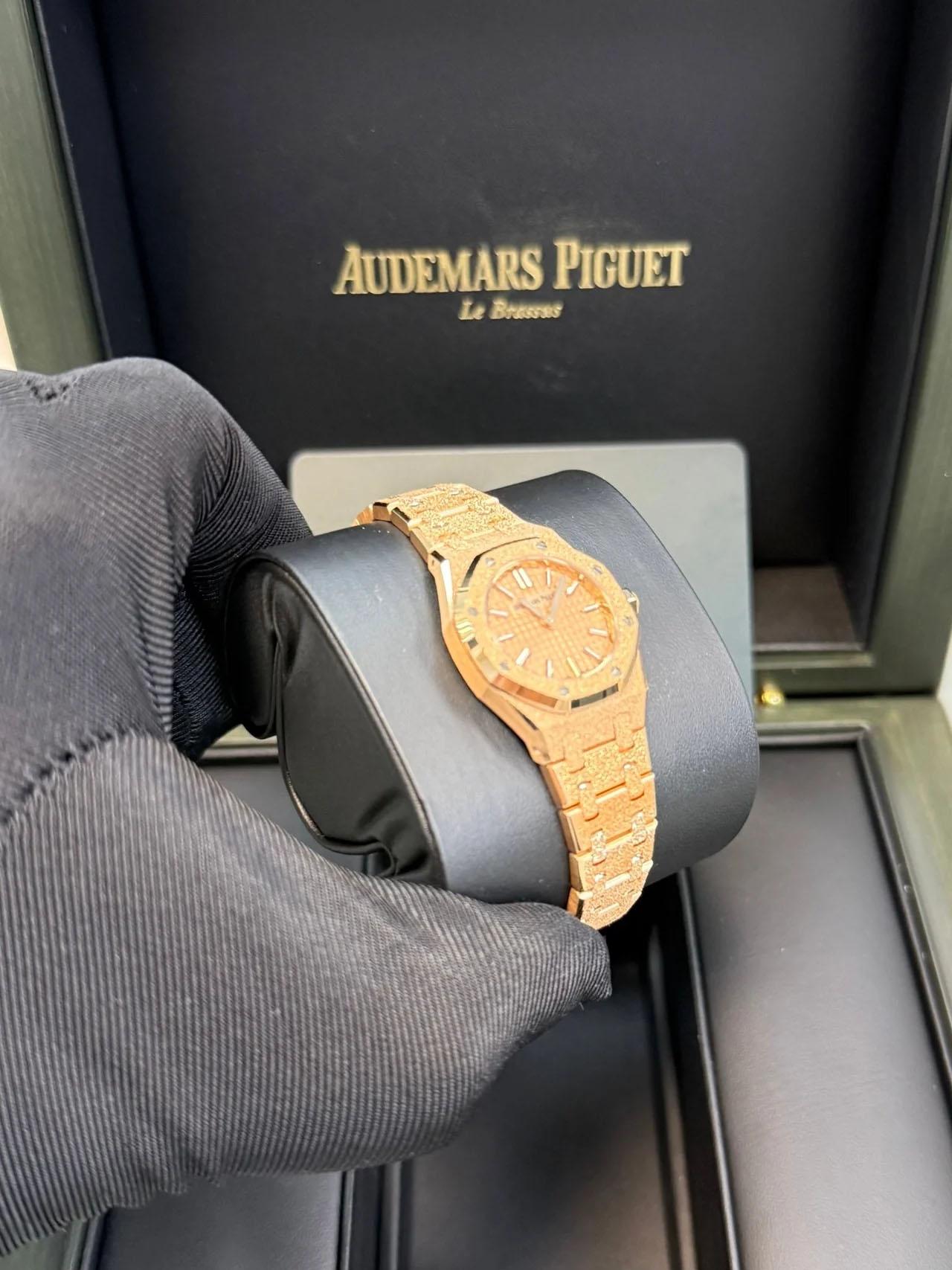 Audemars Piguet ROYAL OAK MINI FROSTED GOLD QUARTZ Ref. 67630OR.GG.1312OR.01 (Empire) im Angebot