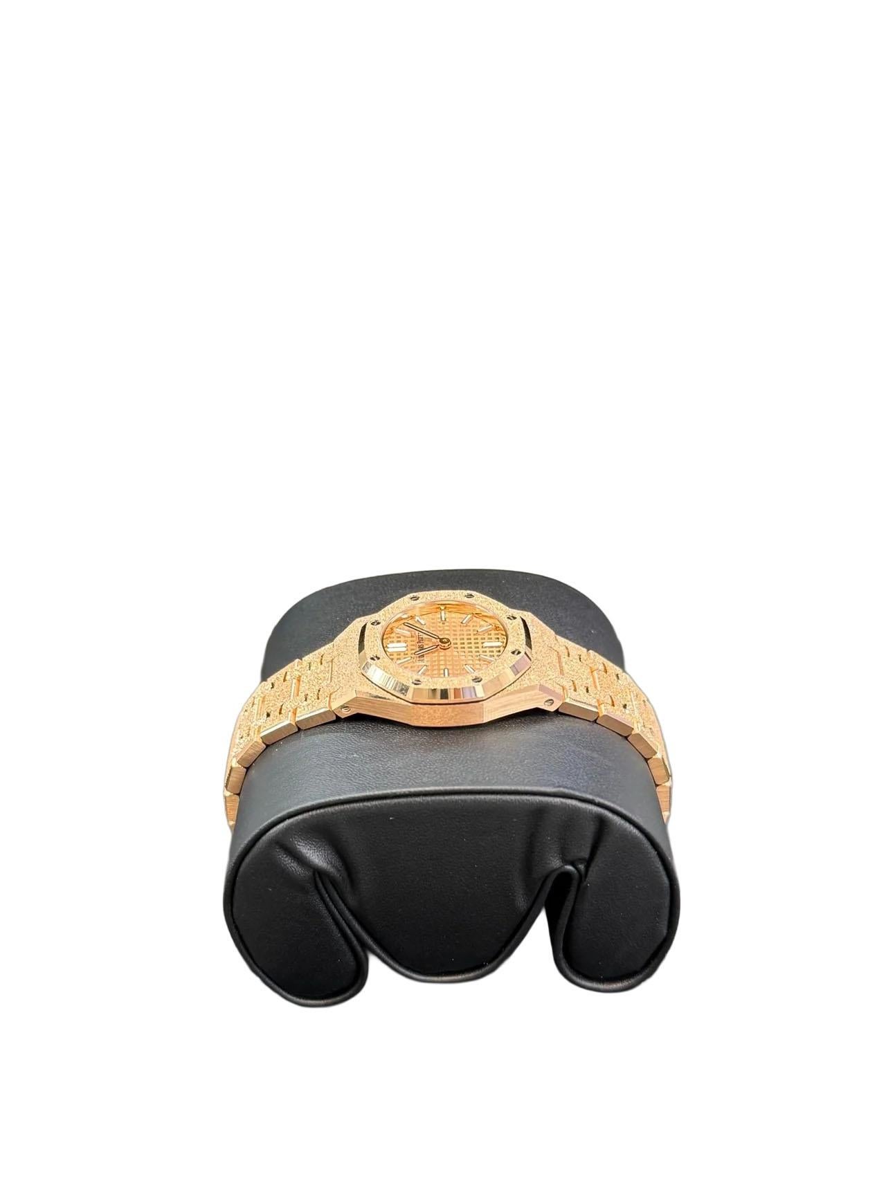Audemars Piguet ROYAL OAK MINI FROSTED GOLD QUARTZ Ref. 67630OR.GG.1312OR.01 im Angebot 7