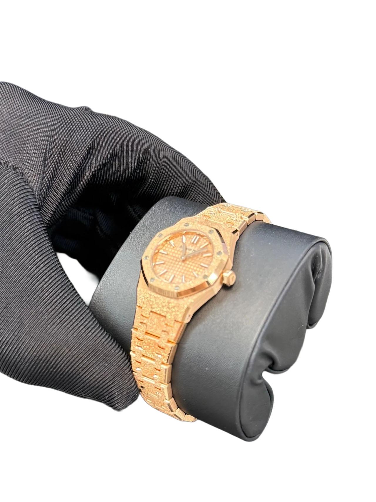 Audemars Piguet ROYAL OAK MINI FROSTED GOLD QUARTZ Ref. 67630OR.GG.1312OR.01 im Zustand „Neu“ im Angebot in New York, NY