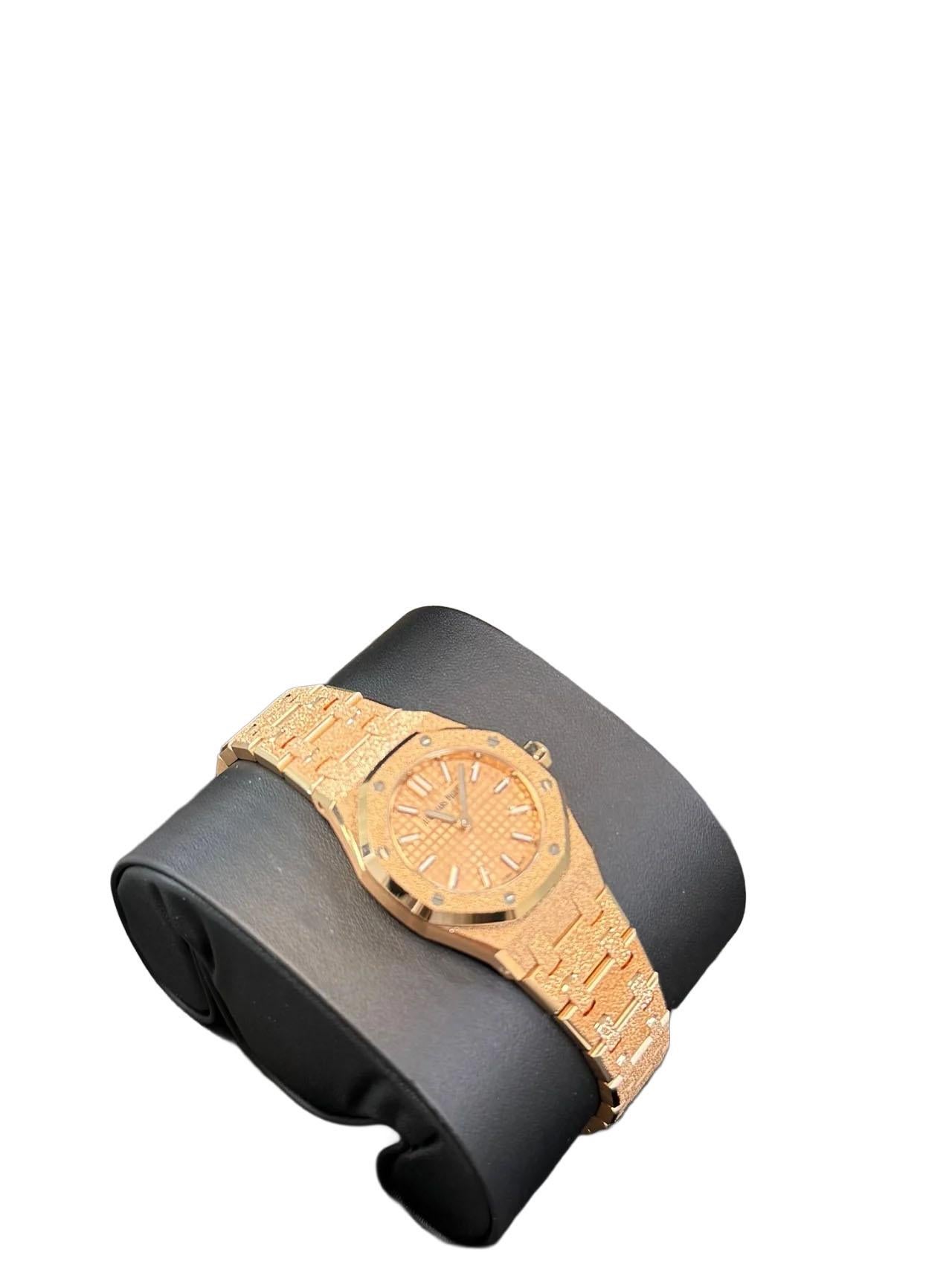 Audemars Piguet ROYAL OAK MINI FROSTED GOLD QUARTZ Ref. 67630OR.GG.1312OR.01 im Angebot 5