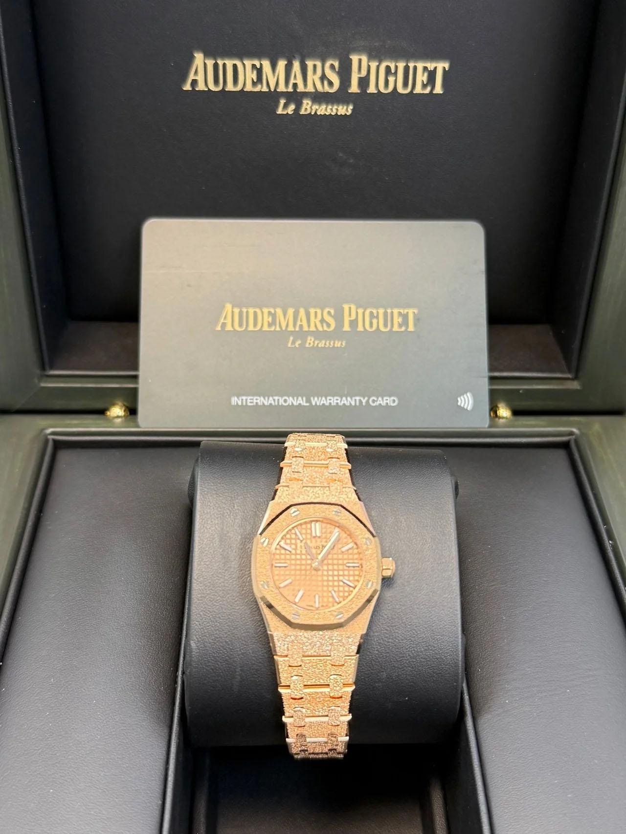 Audemars Piguet ROYAL OAK MINI FROSTED GOLD QUARTZ Ref. 67630OR.GG.1312OR.01 im Angebot 4