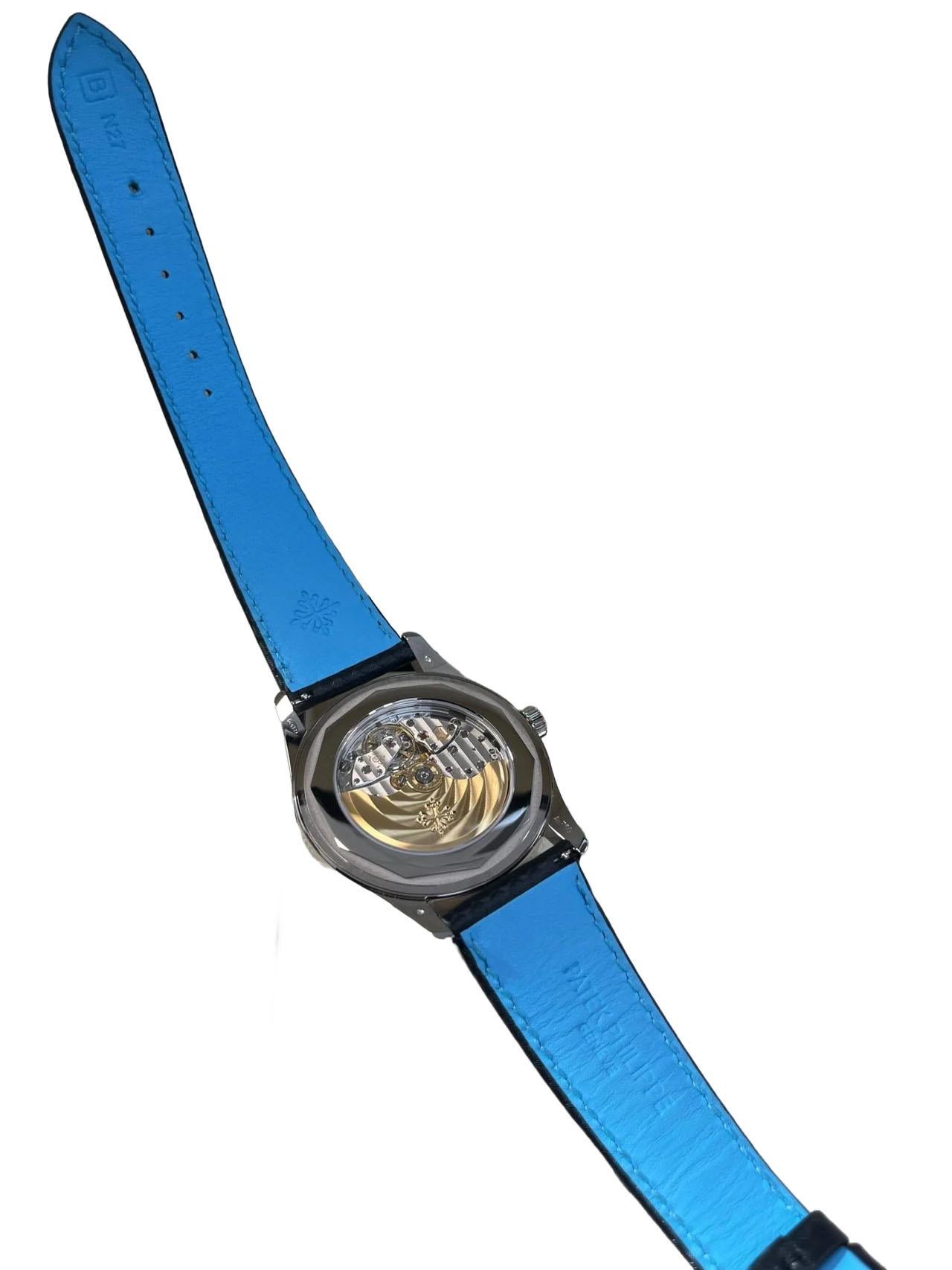 Patek Philippe Calatrava 40mm Blue Date Sweep Seconds (Ref# 6007G-011) en vente 1