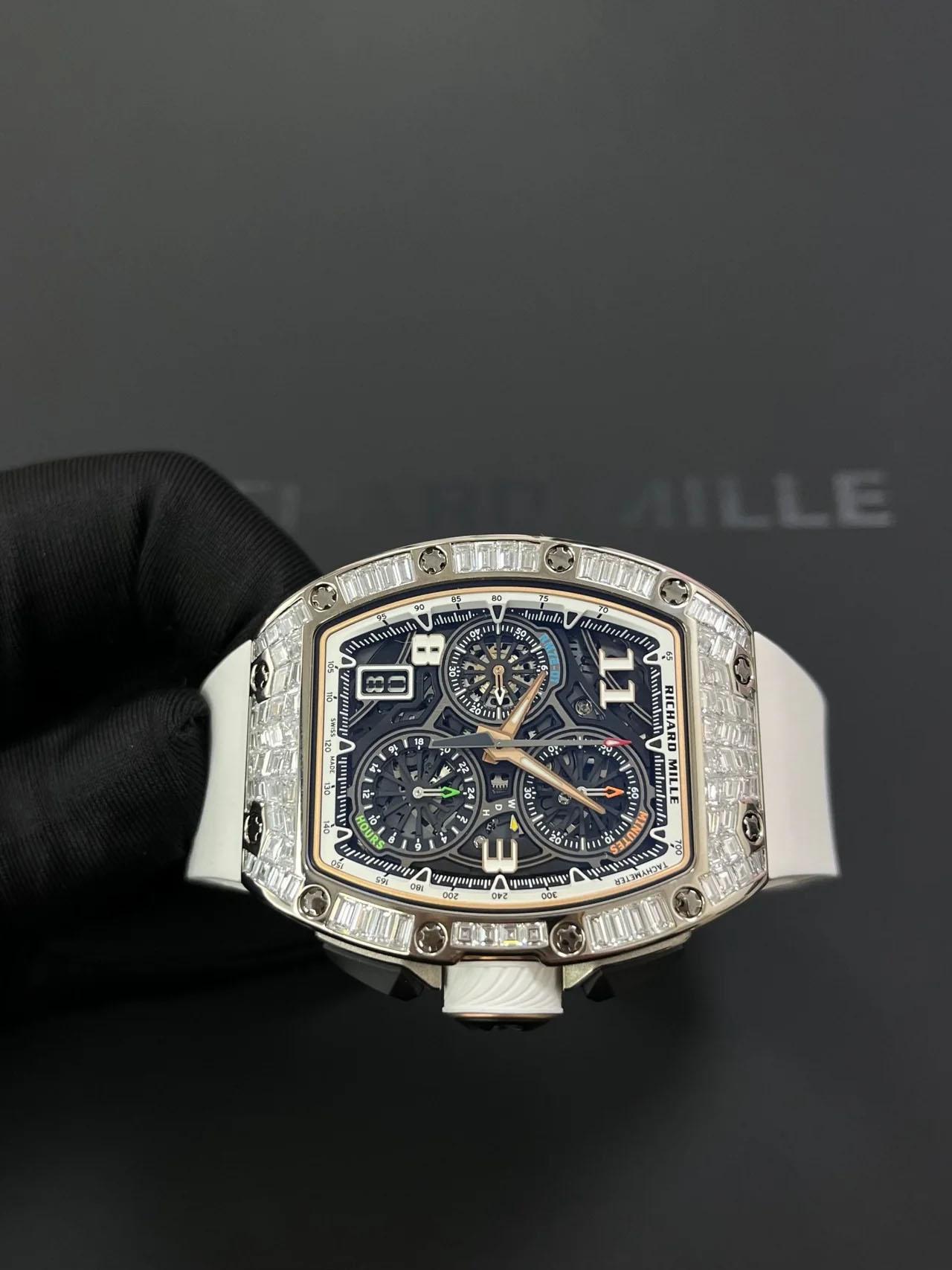 Richard Mille RM 72-01 Cronógrafo Automático Oro Blanco con Diamantes Baguette en venta 6