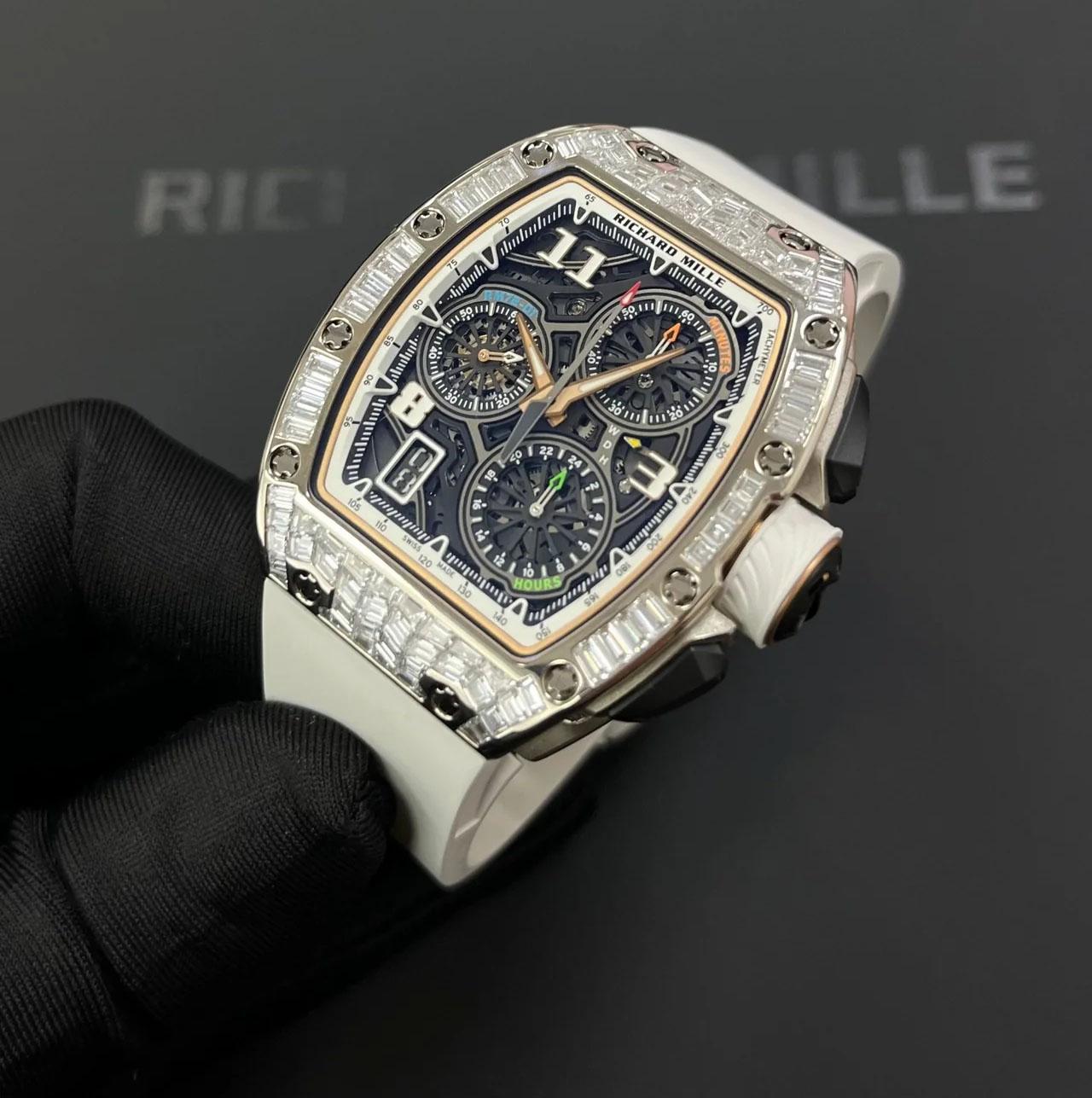 Richard Mille RM 72-01 Cronógrafo Automático Oro Blanco con Diamantes Baguette en venta 7