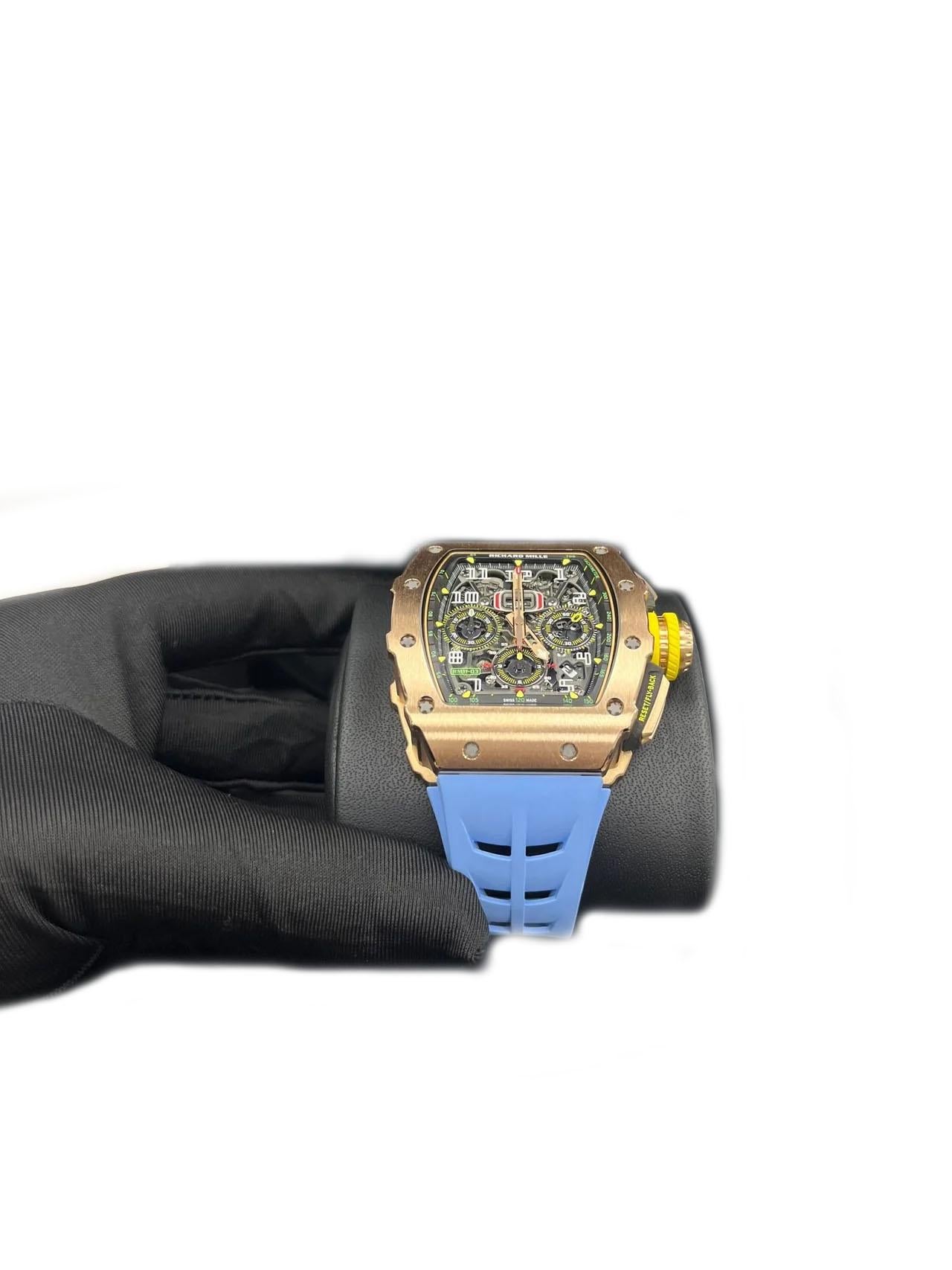Die Richard Mille RM 011-03 Full Rose Gold Skeleton Dial ist ein wahres Meisterwerk der modernen Uhrmacherkunst, das modernste Technik mit luxuriösen Materialien verbindet. Das kühne, tonneauförmige Gehäuse, das vollständig aus 18 Karat Roségold