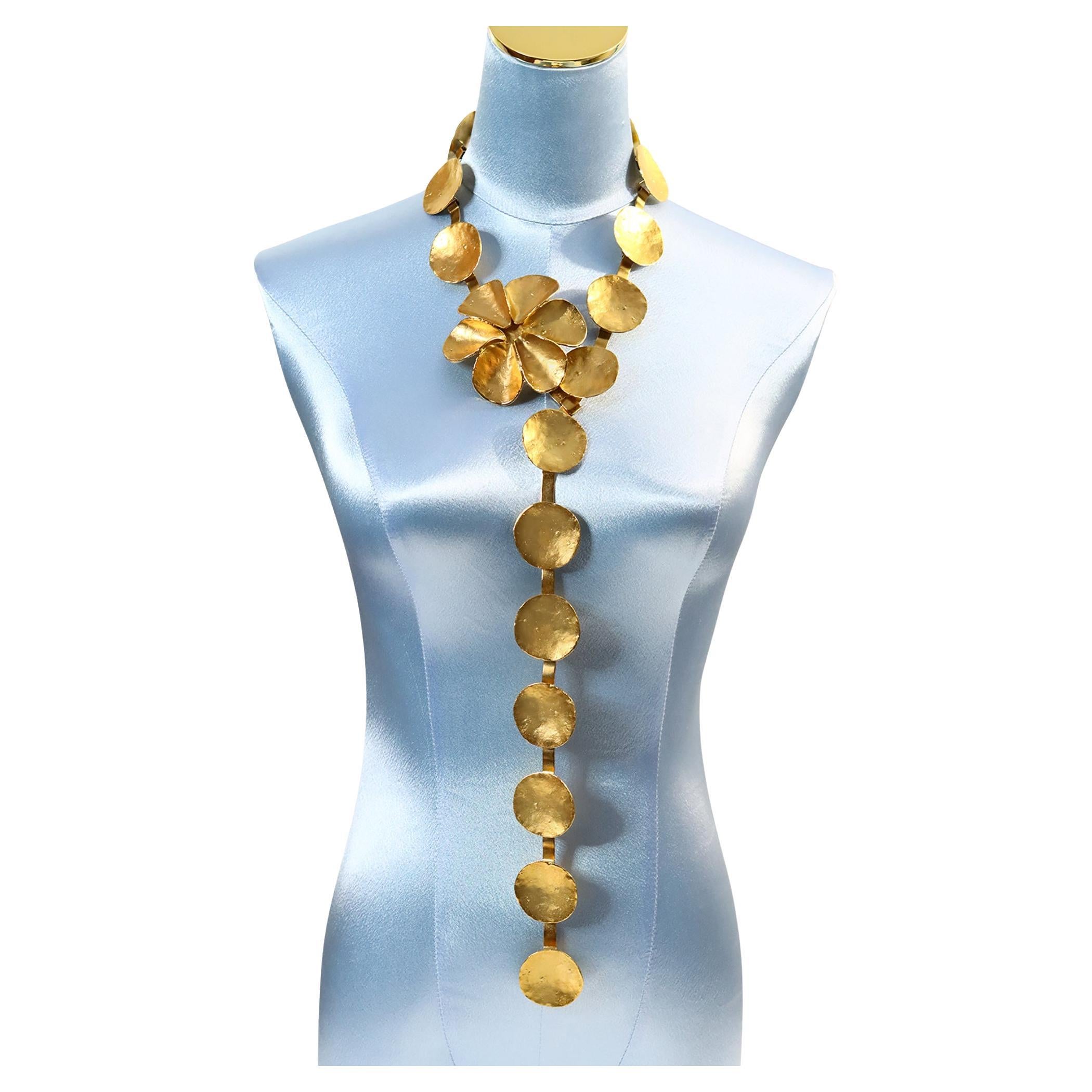 Collar o cinturón de flores y discos dorados Dior de colección Circa años 2000 en venta