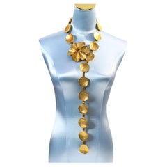 Collar o cinturón de flores y discos dorados Dior de colección Circa años 2000