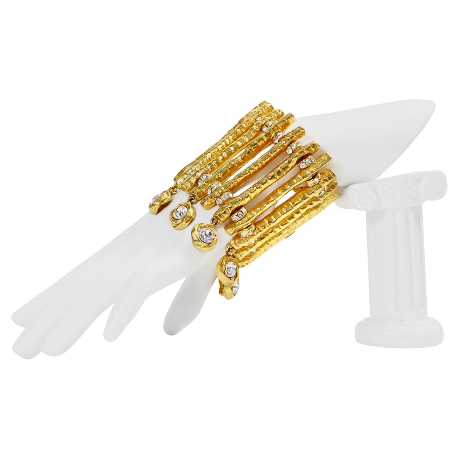 Pulsera vintage Christian Lacroix Paris de oro con cristales colgantes.  ¡Mi pieza favorita de Lacroix! Hay barras largas con cristales entre ellas, y de ellas cuelgan cristales grandes y redondos.  ¡Espectacular!  ¡¡Pesado y tan bien hecho!! 