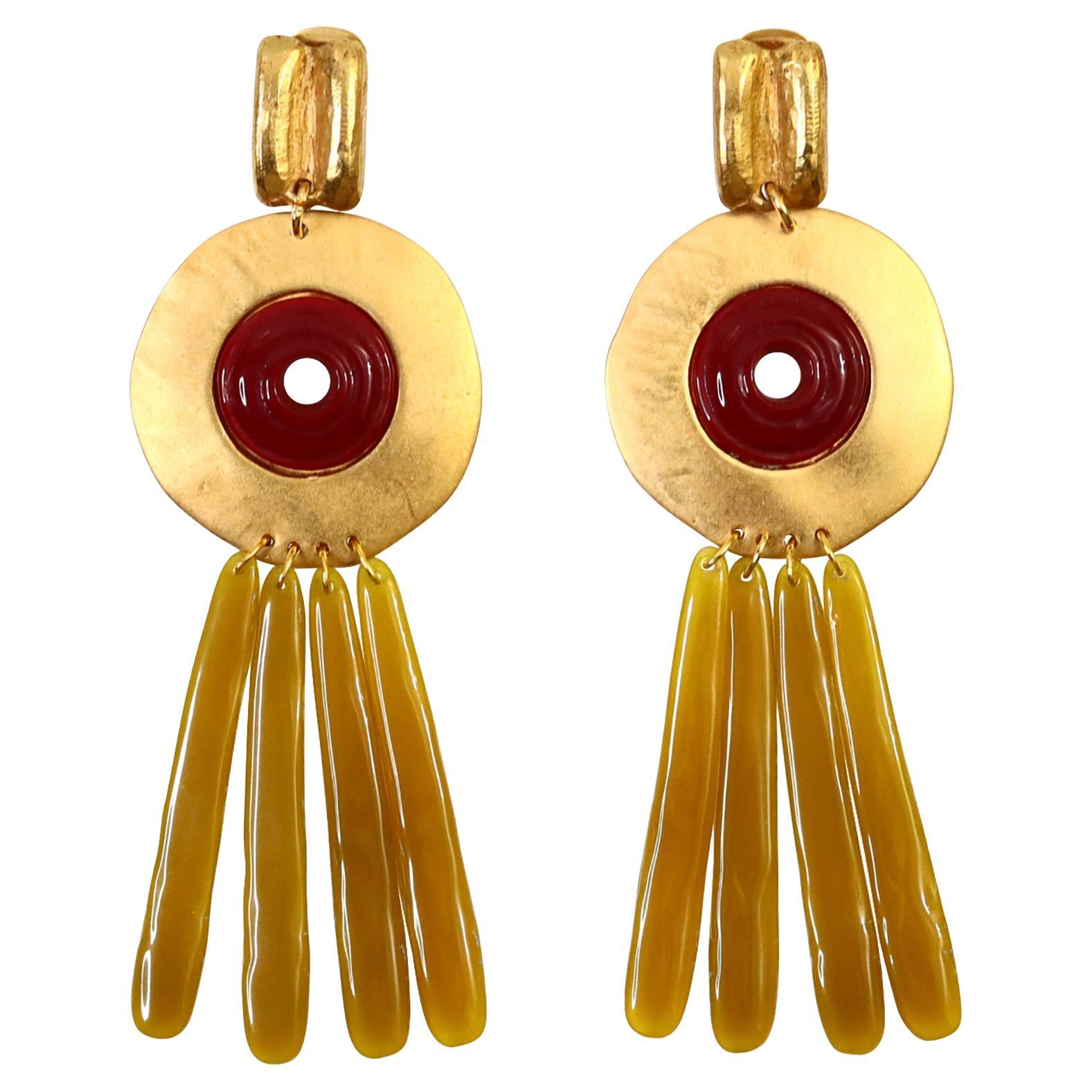 Pendientes colgantes vintage Isaky Paris en tono dorado Circa años 80