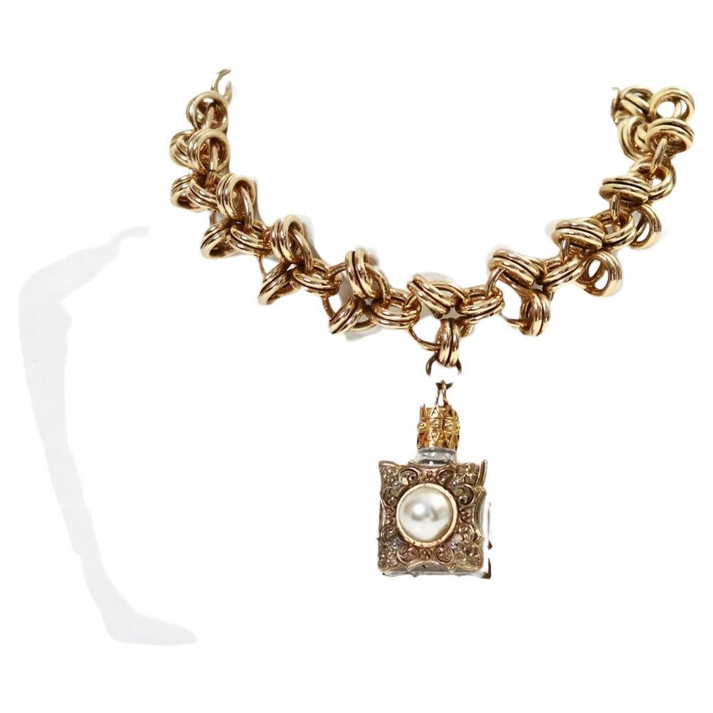 Vintage Made In France Collana di bottiglie in tonalità oro Circa 1980 in vendita 1