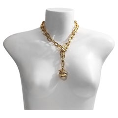 Lange Vintage-Gliederkette in Goldtönen mit baumelndem Öffnungsknopf, ca. 1980er Jahre