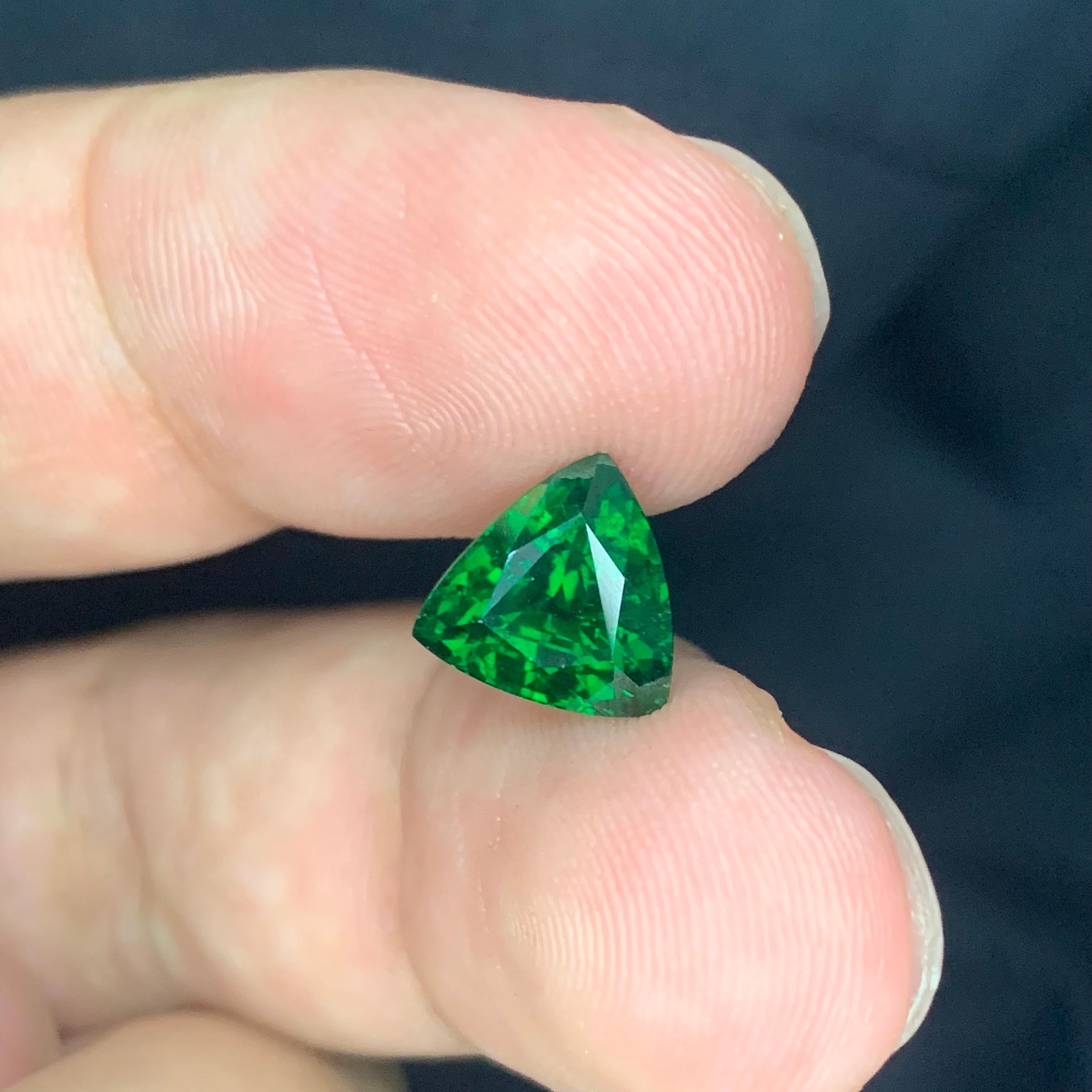 Gemma di granato tsavorite verde intenso 3,05 carati Greene & Greene per anelli in vendita 1