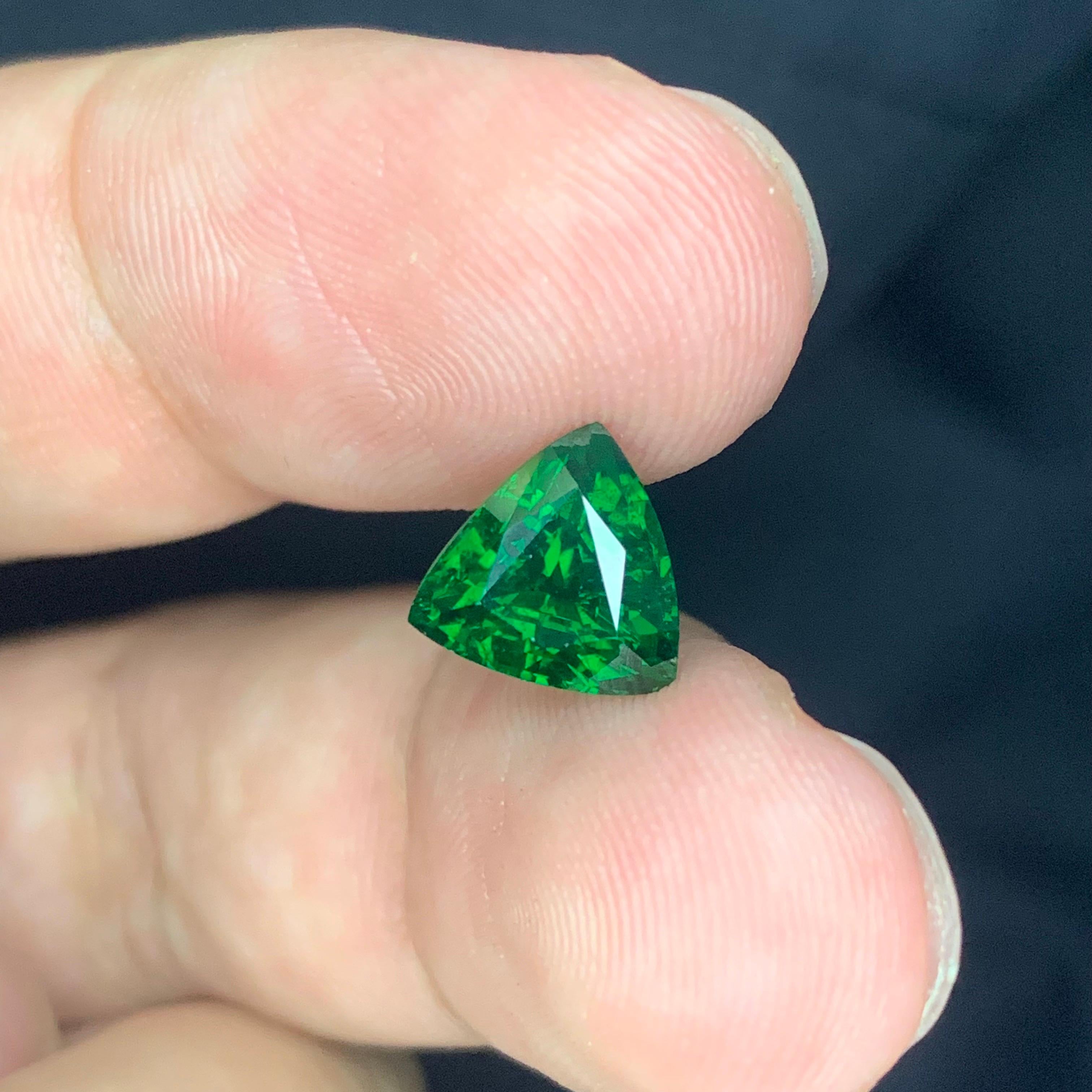 Gemma di granato tsavorite verde intenso 3,05 carati Greene & Greene per anelli in vendita 2