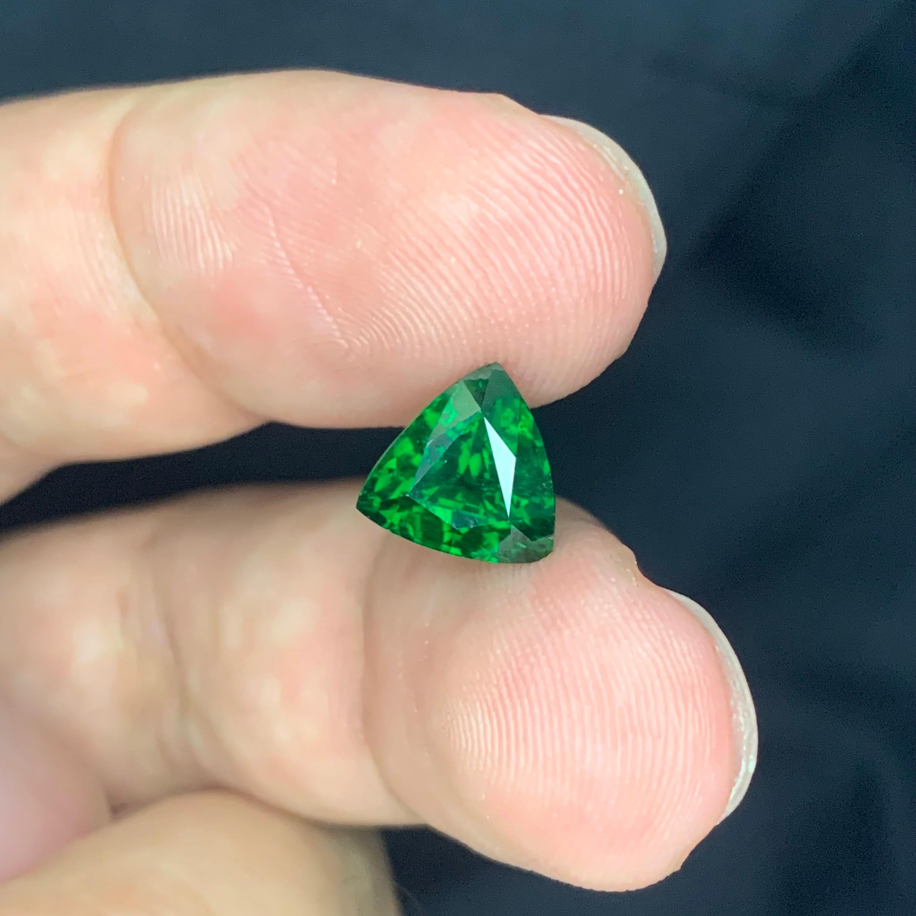 Gemma di granato tsavorite verde intenso 3,05 carati Greene & Greene per anelli in vendita 3