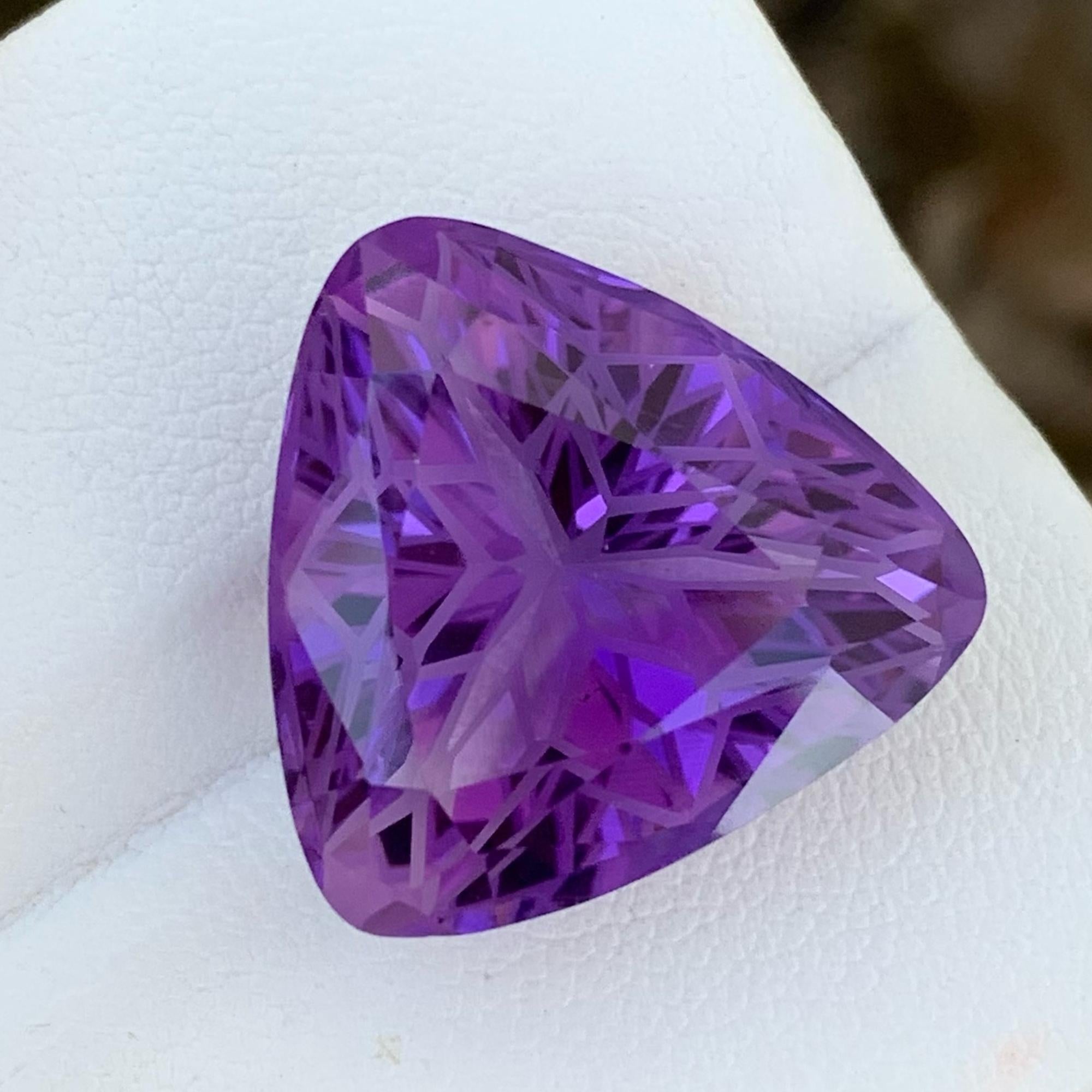 intensiver lila Amethyst-Stein 19.60 CT AAA glänzender loser Amethyst-Schmuck im Angebot 1