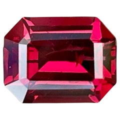 1,95 Carati di granato rosso brillante sciolto Pietra africana naturale dal taglio smeraldo