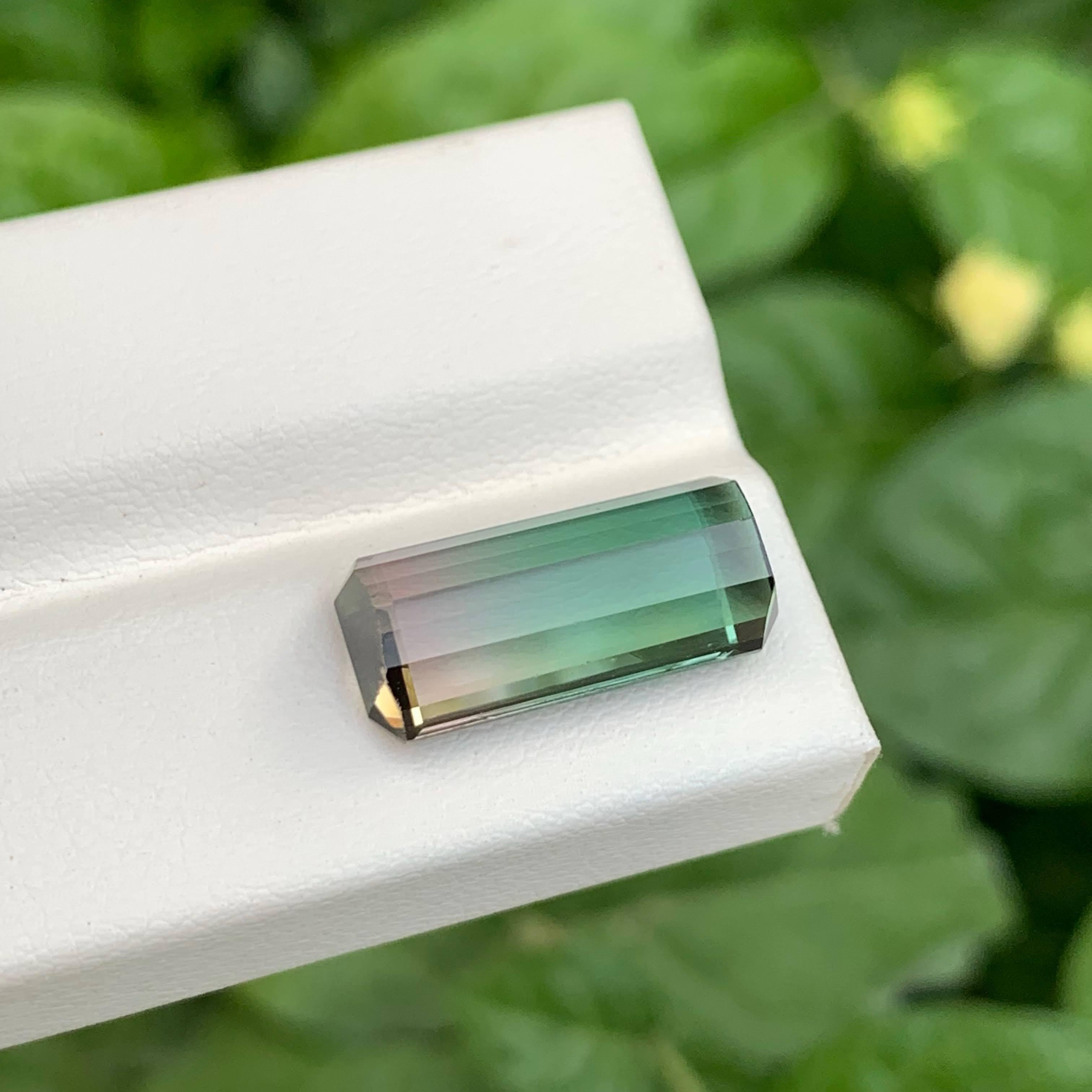 Moderne 9.10 Carat Loose Bi Color Tourmaline Stone Emerald Cut Natural Afghan Gemstone (pierre précieuse afghane) en vente