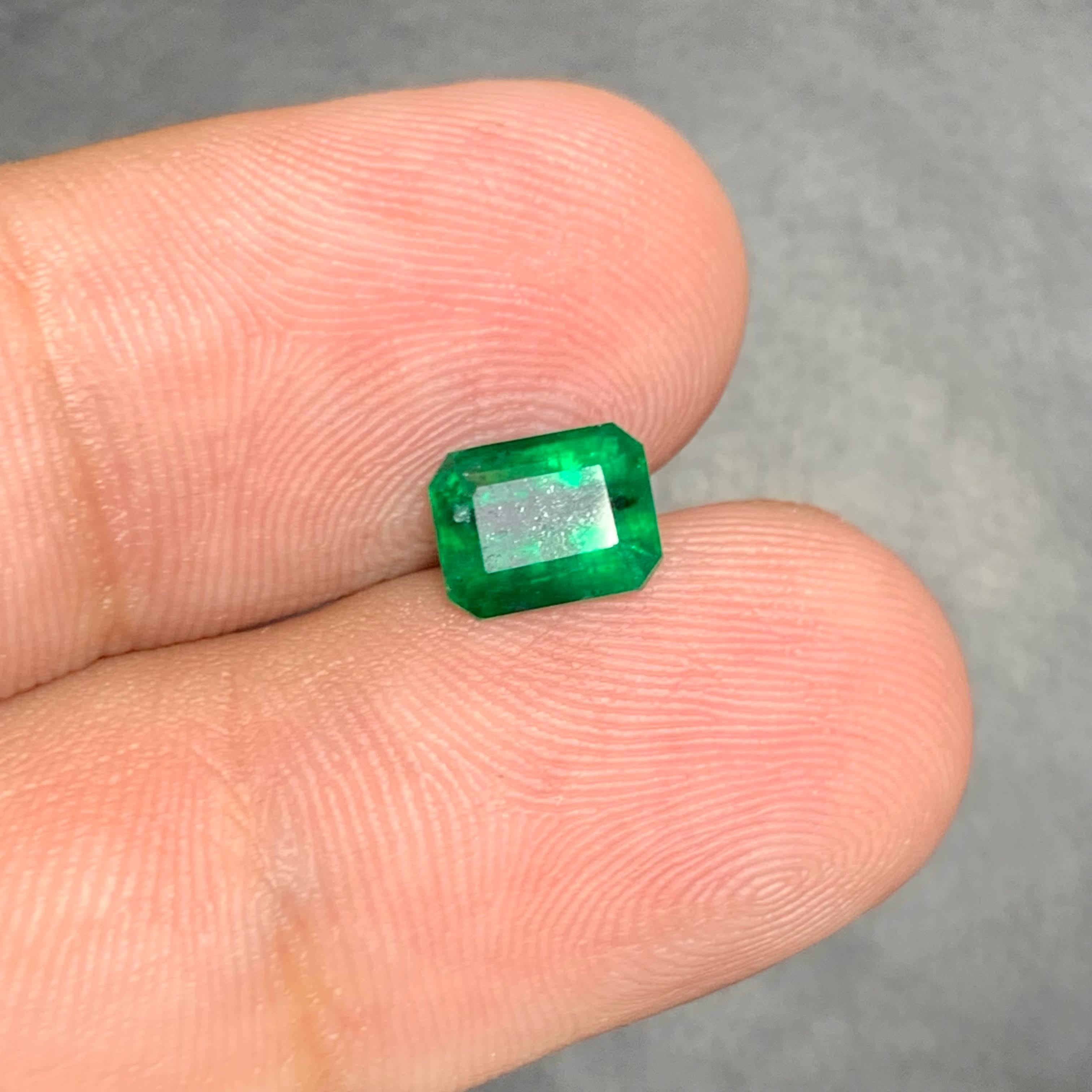 1,40 Karat Loser Lebendiger Grüner Smaragd Stein Smaragd Schliff Edelstein Aus Swat Pakistan im Angebot 3