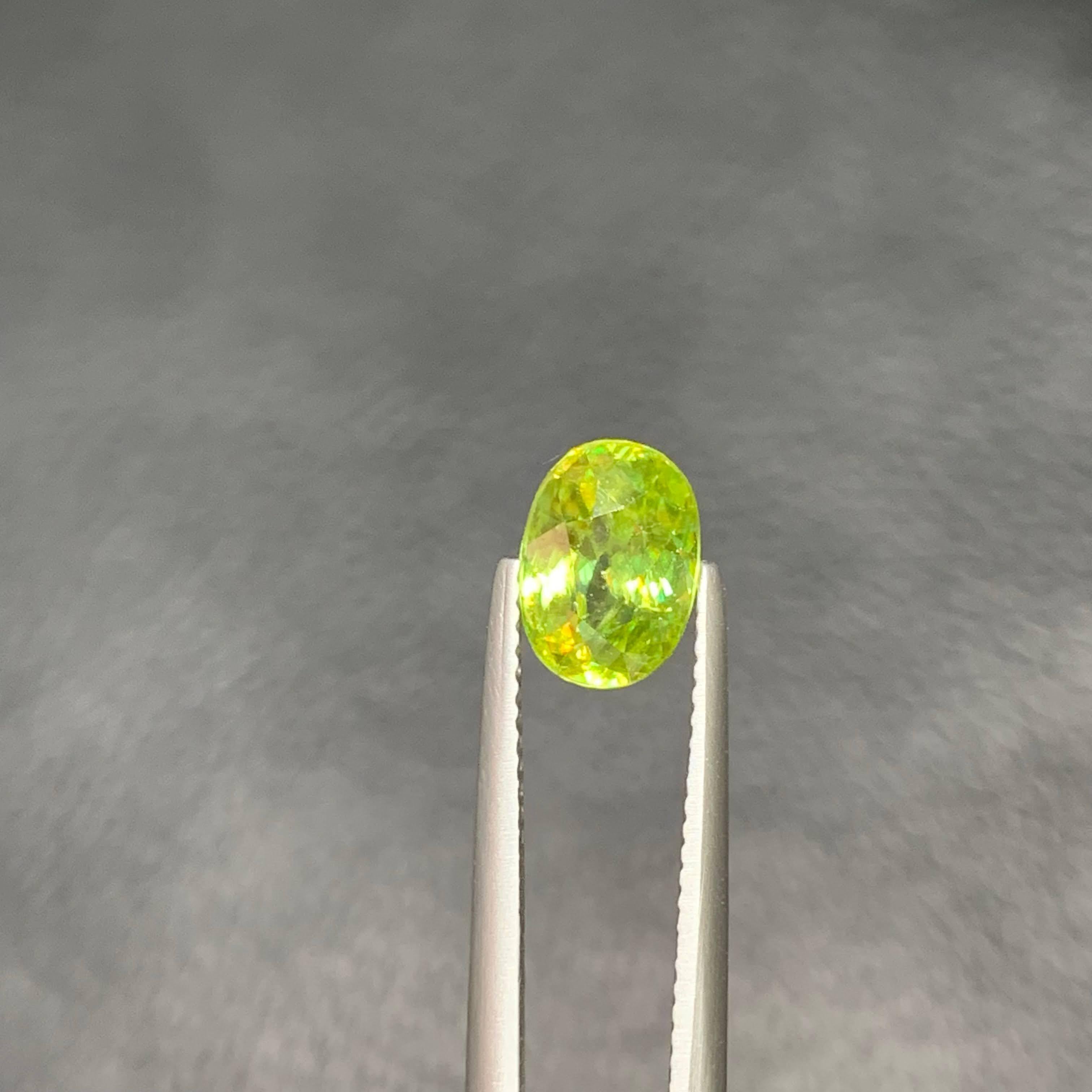 Gewicht 2,00 Karat
Abmessungen 8.9x6.3x4.6mm
Behandlung Keine
Herkunft Madagaskar
Klarheit VVS
Form Schnitt Oval
NA



Dieser 2,00-karätige natürliche Sphene-Edelstein ist ein schillernder Schatz im Ovalschliff, der für sein außergewöhnliches Feuer