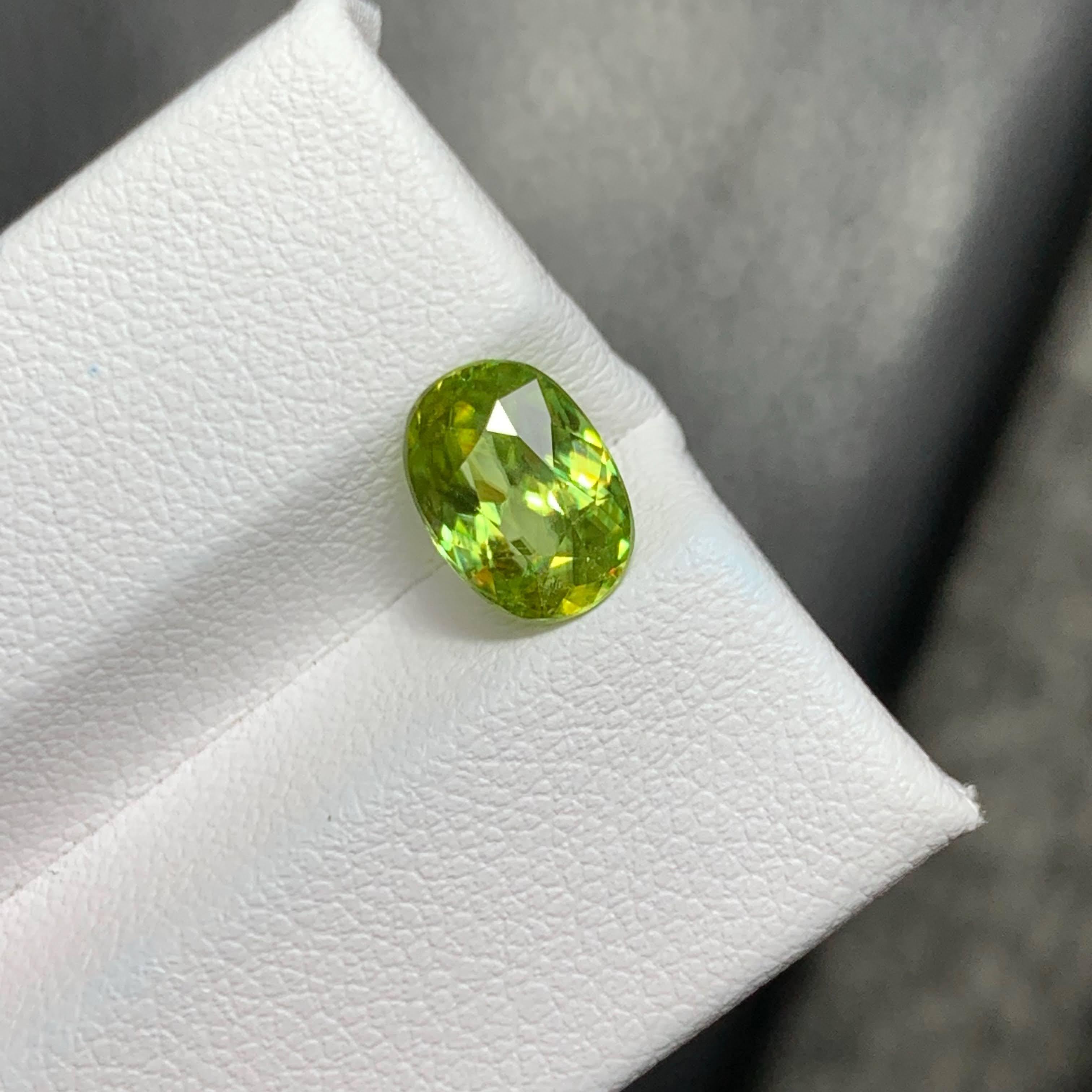 2,00 Karat loser natürlicher Sphene Stein Oval geformt Madagaskars Edelstein im Angebot 1