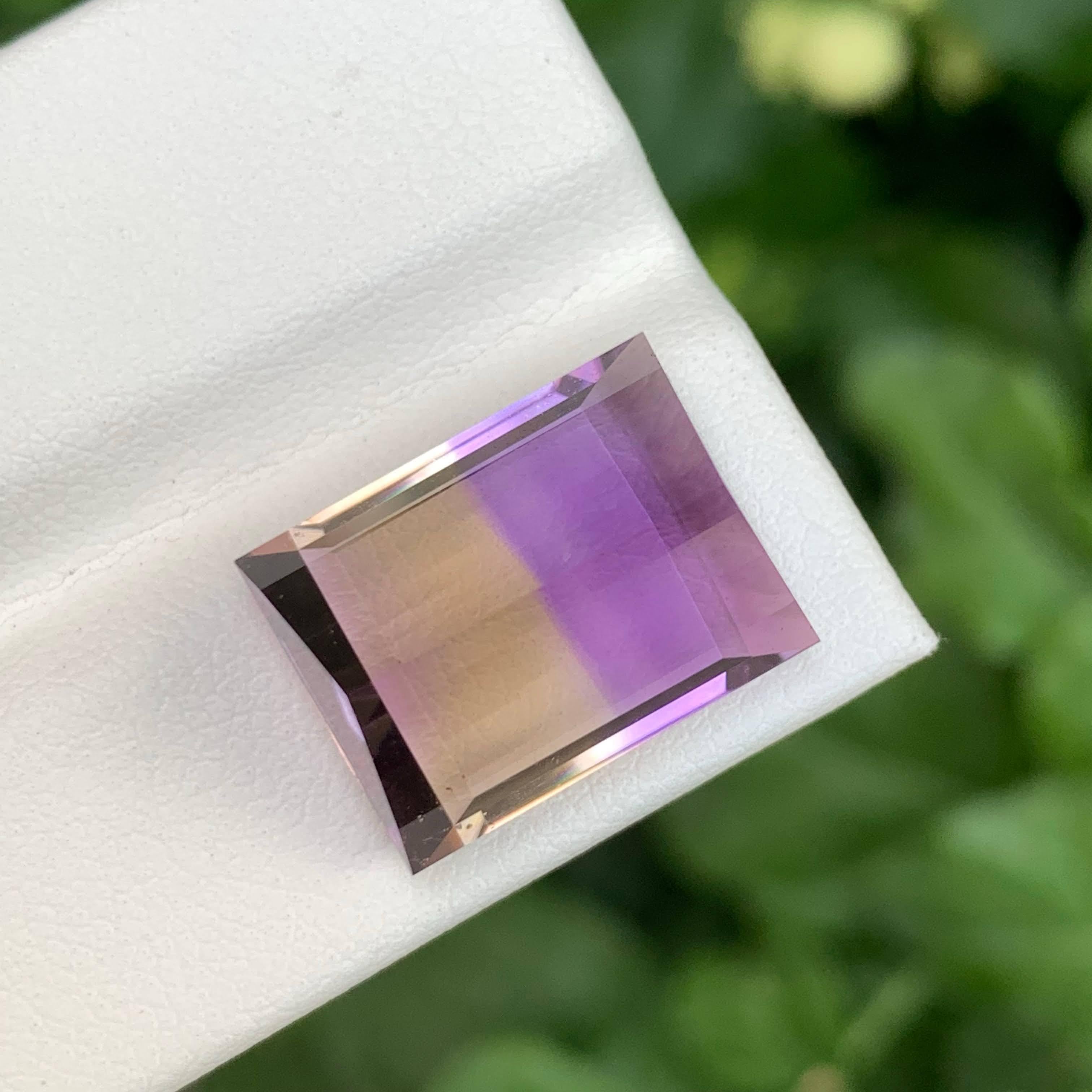 Gewicht 13,25 Karat
Abmessungen 15.8x12.1x9.2mm
Behandlung Keine
Herkunft Afrika 
Klarheit Auge sauber 
Form geschnittenes Baguette
NA



Dieser exquisite 13,25-karätige natürliche Ametrin-Edelstein ist eine atemberaubende Verschmelzung von goldenem