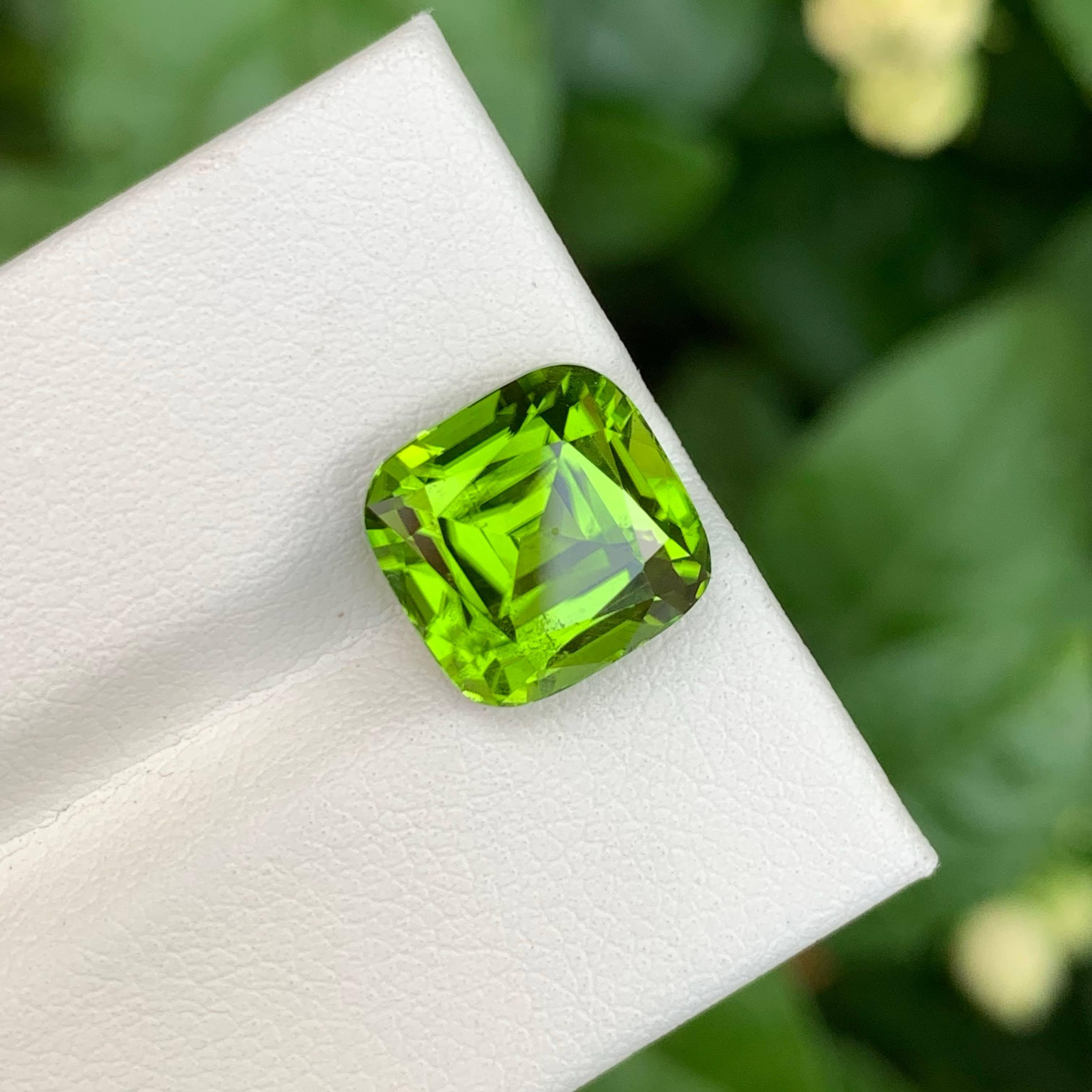 6.35 Carat Loose Apple Green Peridot Cushion Cut Natural Pakistani Gemstone (péridot vert pomme taillé en coussin) en vente 1