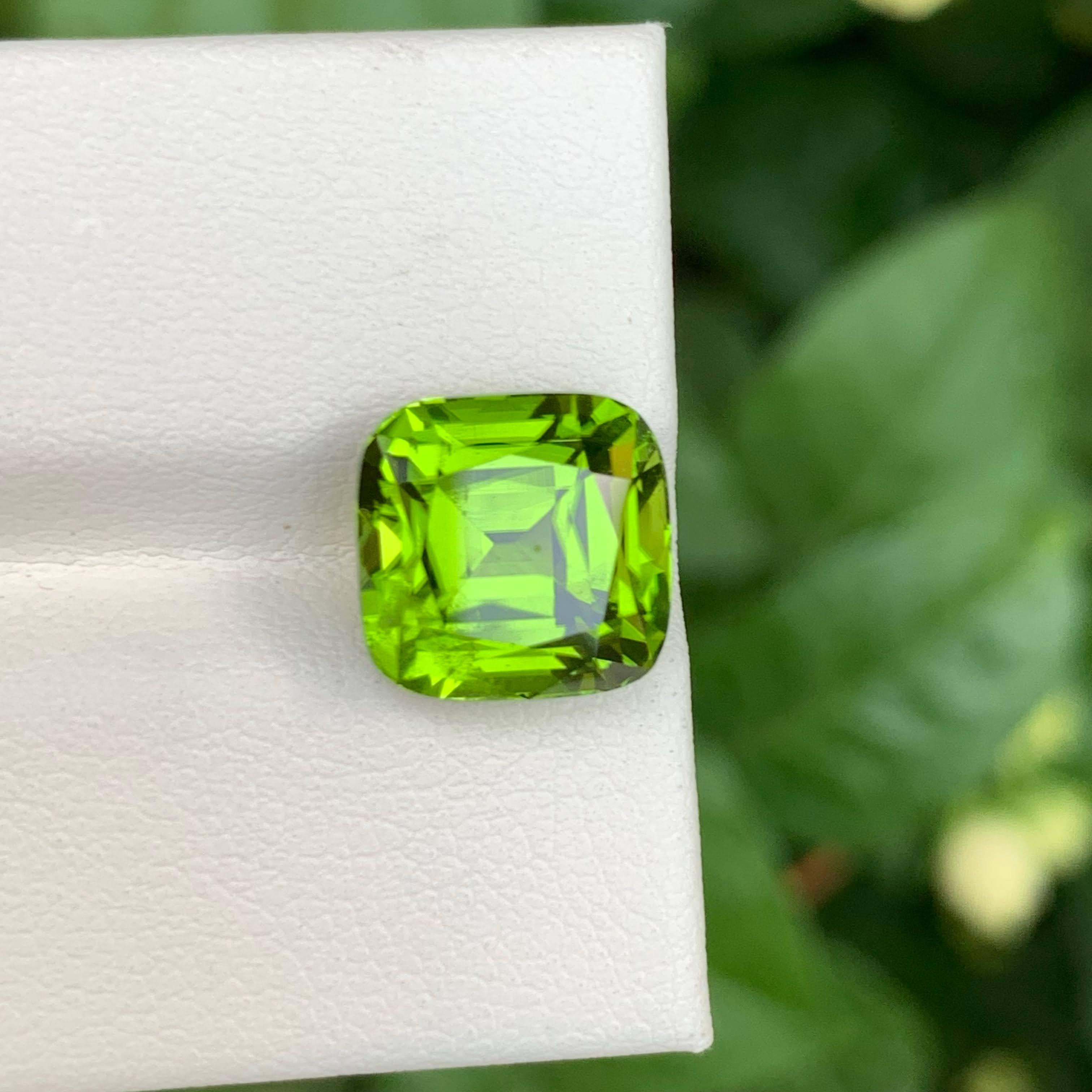 6.35 Carat Loose Apple Green Peridot Cushion Cut Natural Pakistani Gemstone (péridot vert pomme taillé en coussin) en vente 2