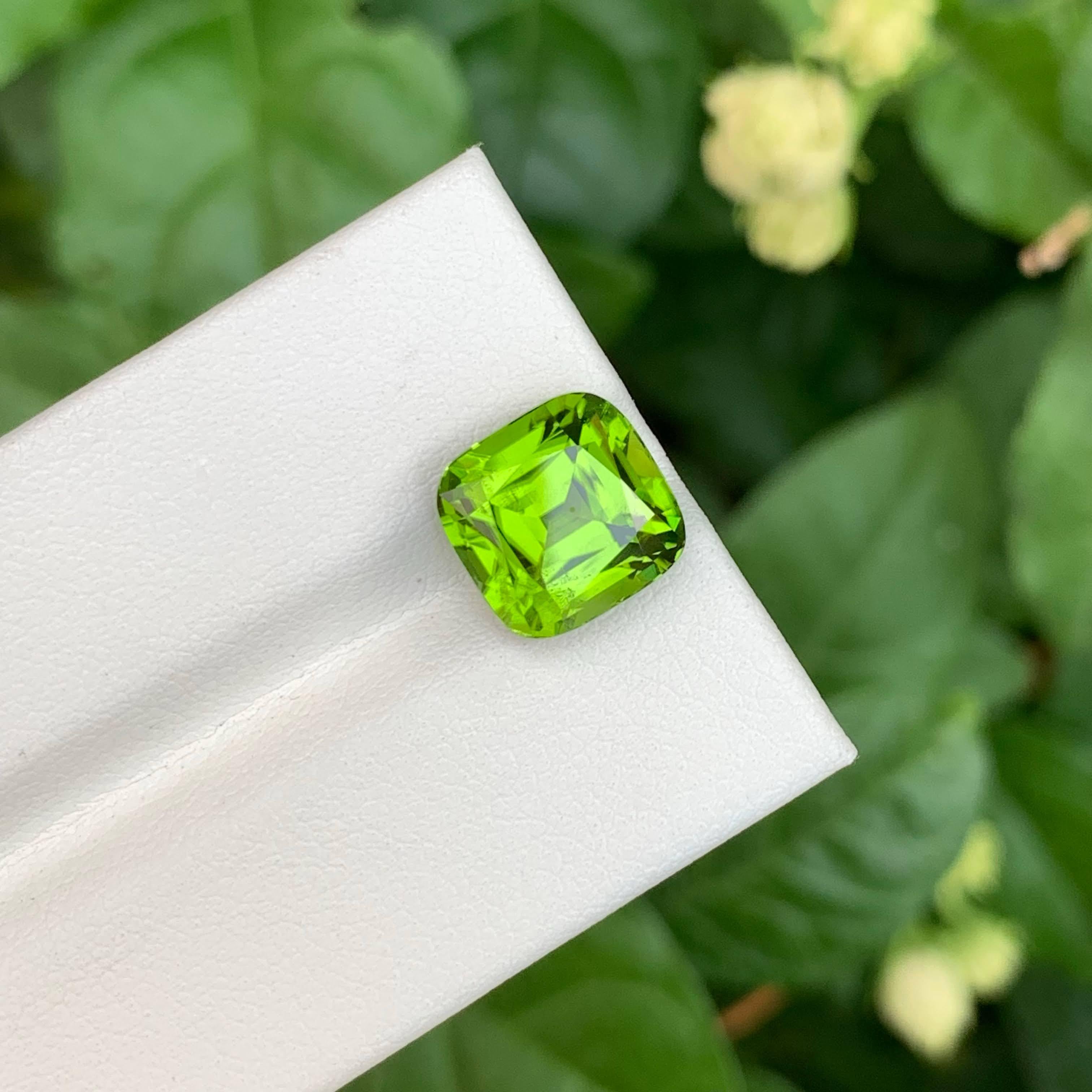 6.35 Carat Loose Apple Green Peridot Cushion Cut Natural Pakistani Gemstone (péridot vert pomme taillé en coussin) en vente 5