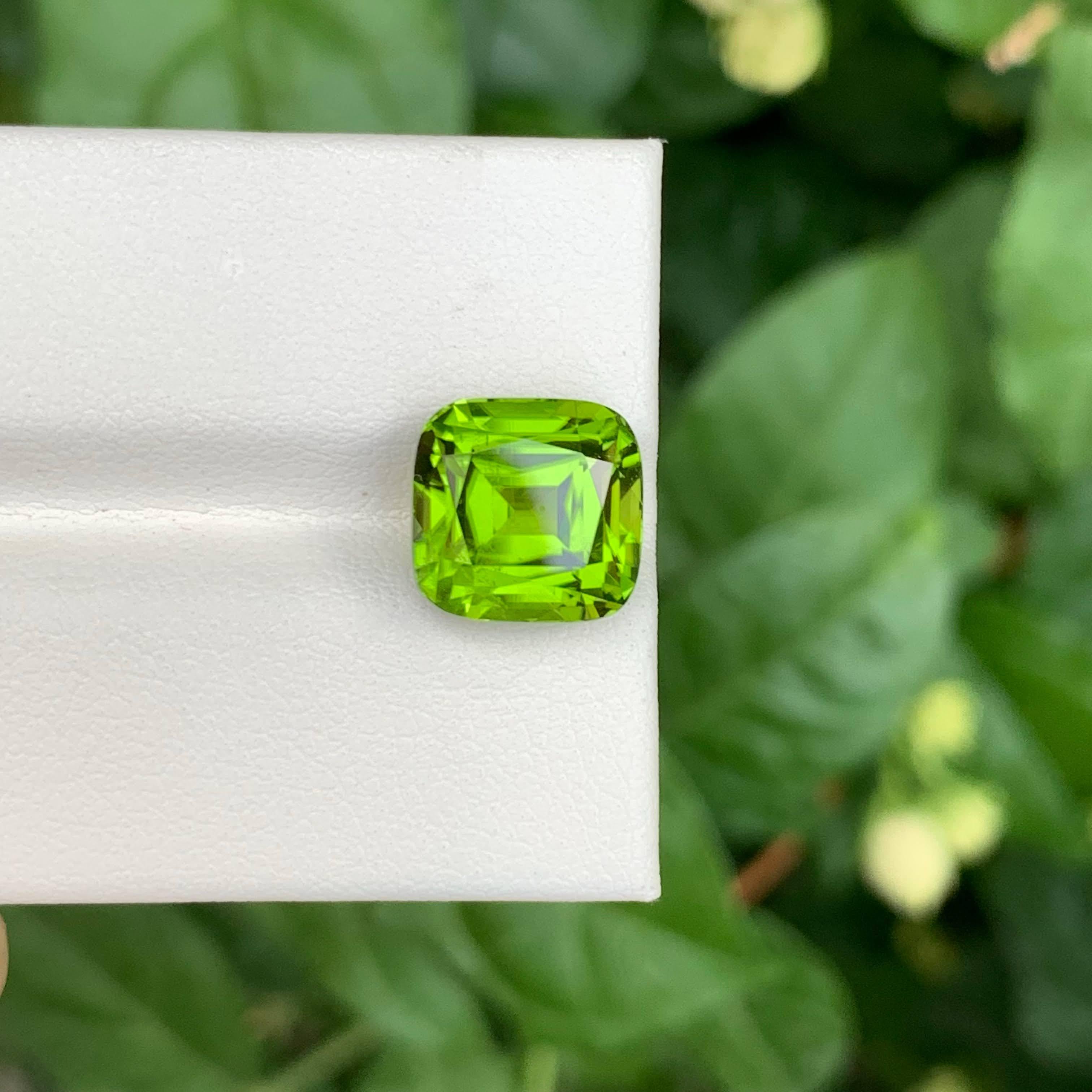 6.35 Carat Loose Apple Green Peridot Cushion Cut Natural Pakistani Gemstone (péridot vert pomme taillé en coussin) en vente 6